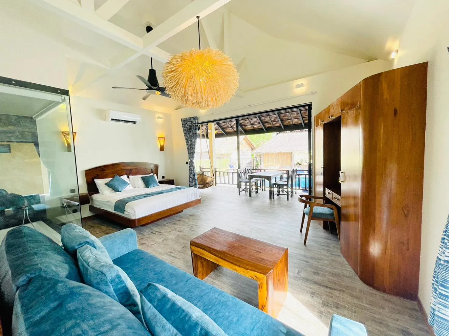 Photo of the whole room, Bed in Absolute Beachfront Villas