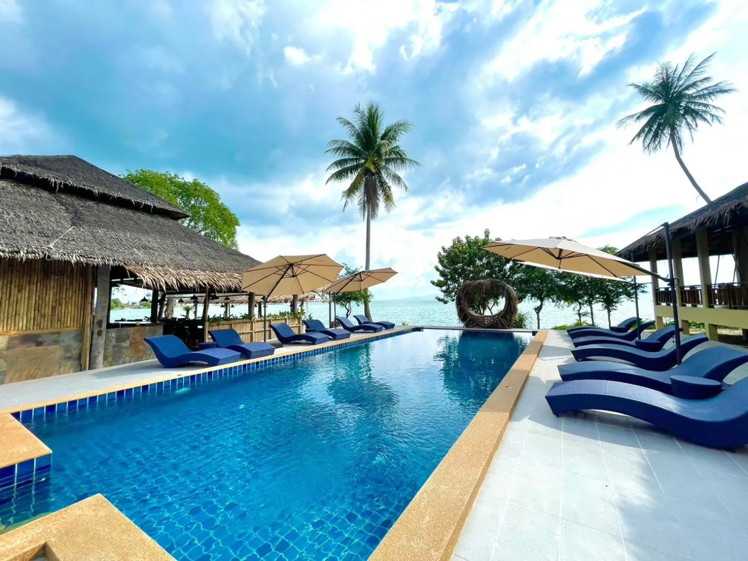 Swimming pool in Absolute Beachfront Villas