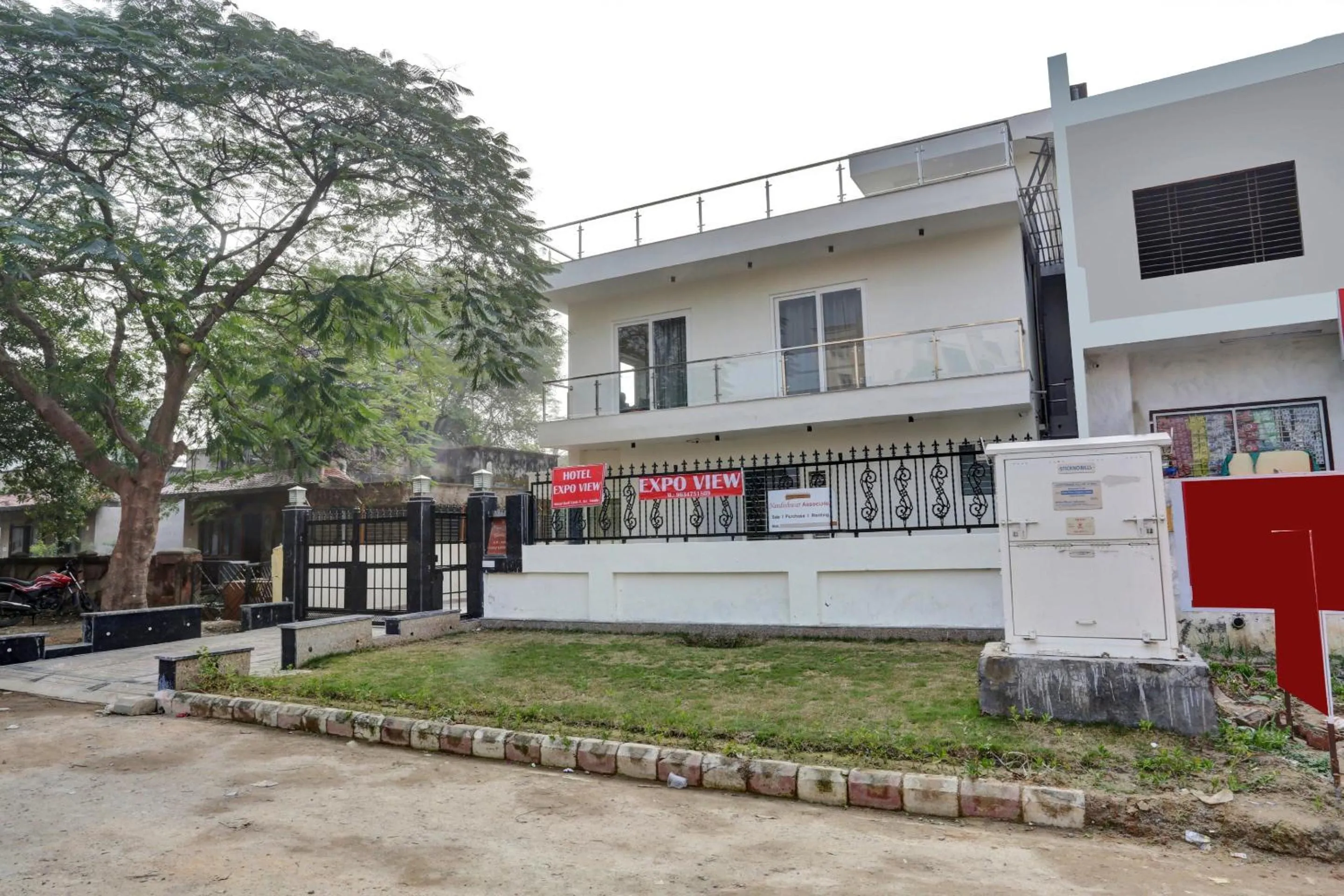 Facade/entrance in Hotel O by OYO Expo View Near PVR Ansal Plaza Greater Noida