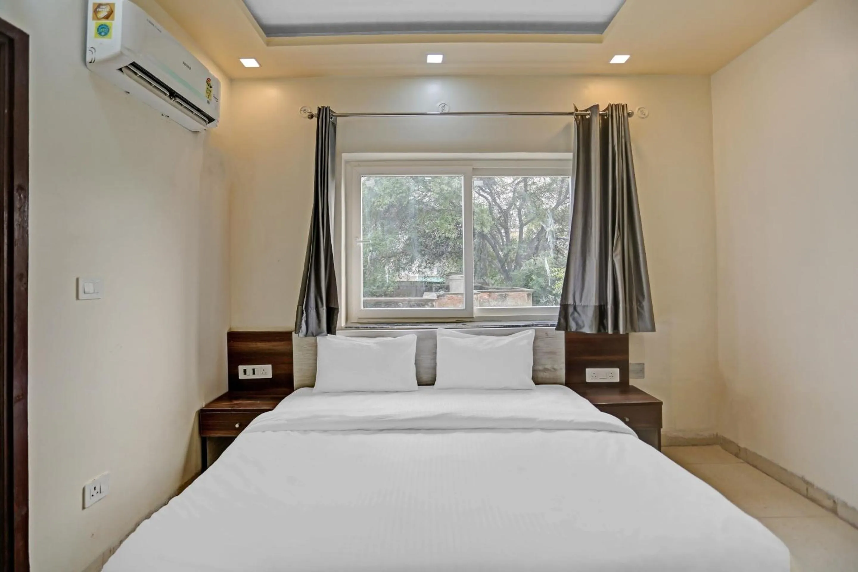 Bedroom, Bed in Hotel O by OYO Expo View Near PVR Ansal Plaza Greater Noida