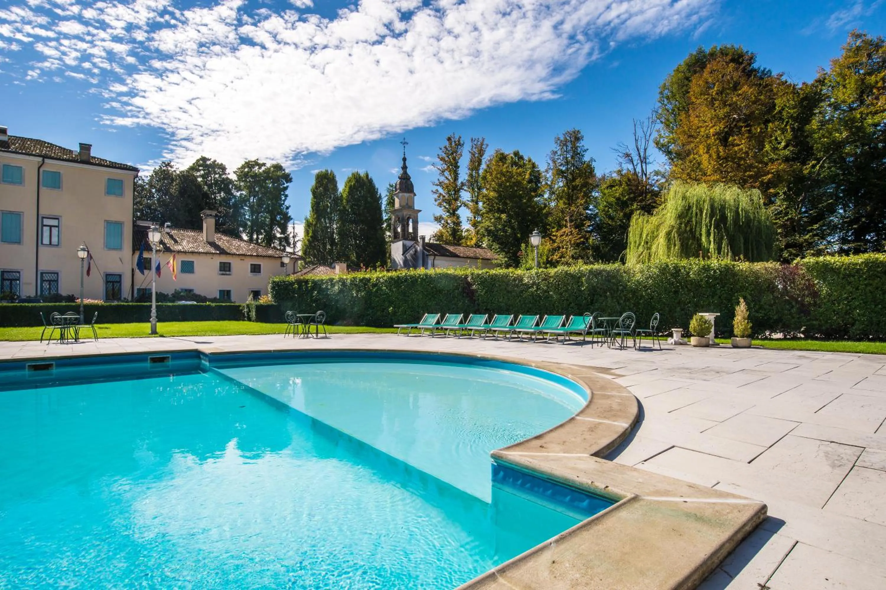 Swimming pool in Best Western Plus Hotel Villa Tacchi