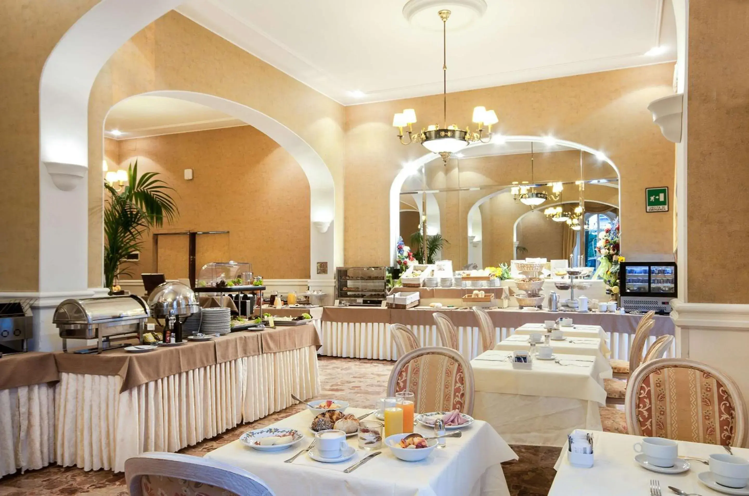 Restaurant/places to eat in Grand Hotel Royal Restaurant/places to eat in Grand Hotel Royal