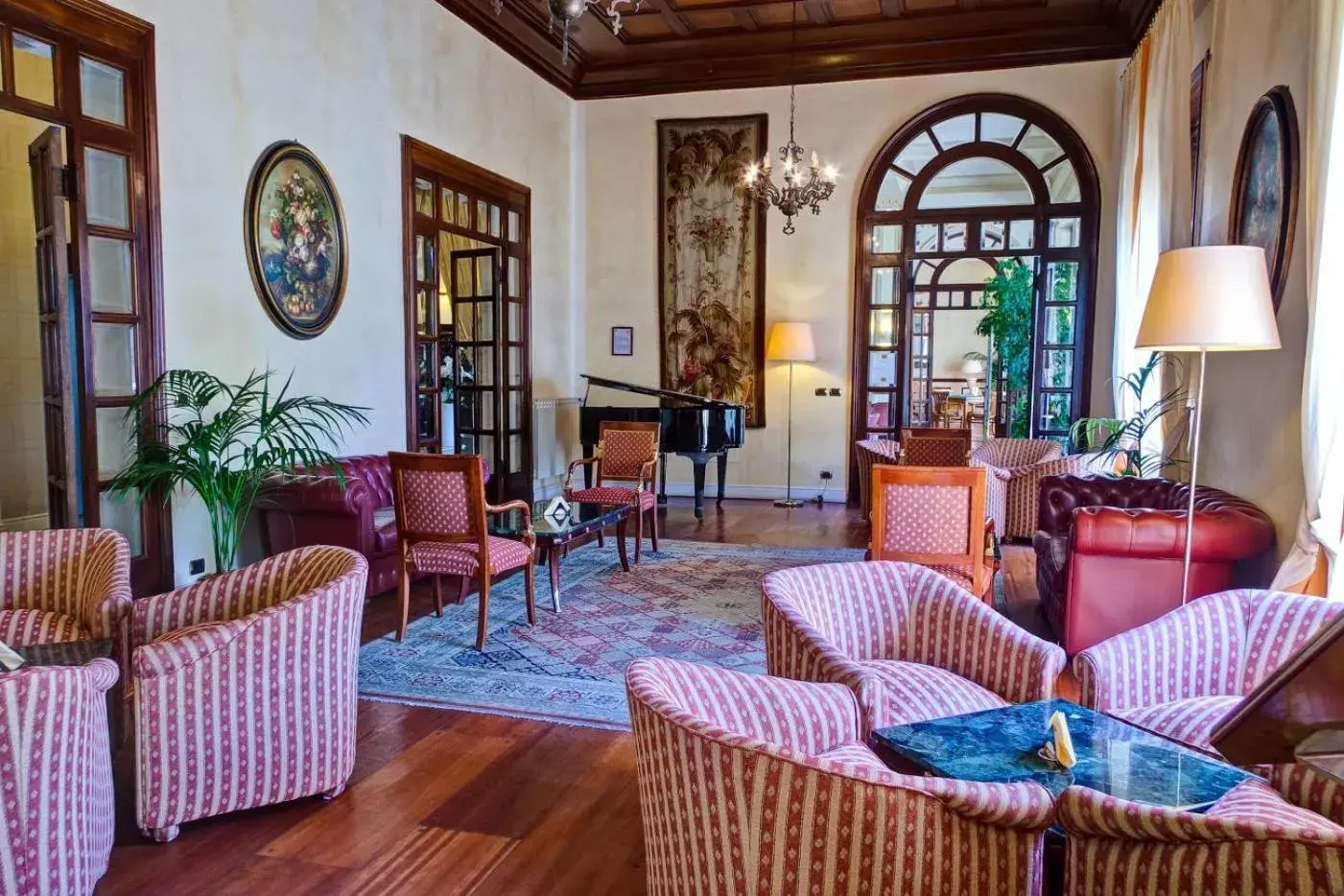 Lounge or bar in Grand Hotel Royal Lounge or bar in Grand Hotel Royal