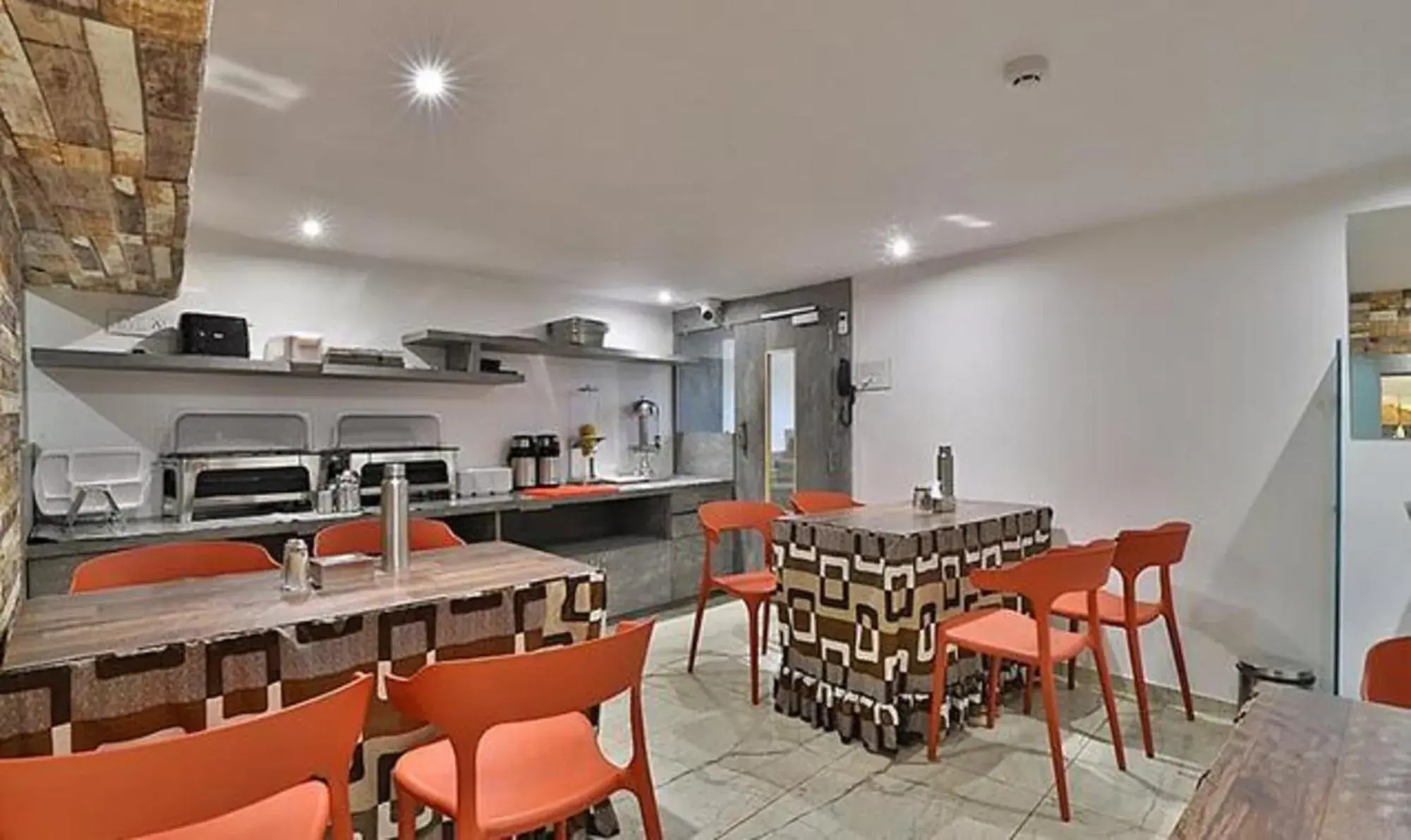 Restaurant/Places to Eat in FabHotel Prime Legend Restaurant/Places to Eat in FabHotel Prime Legend