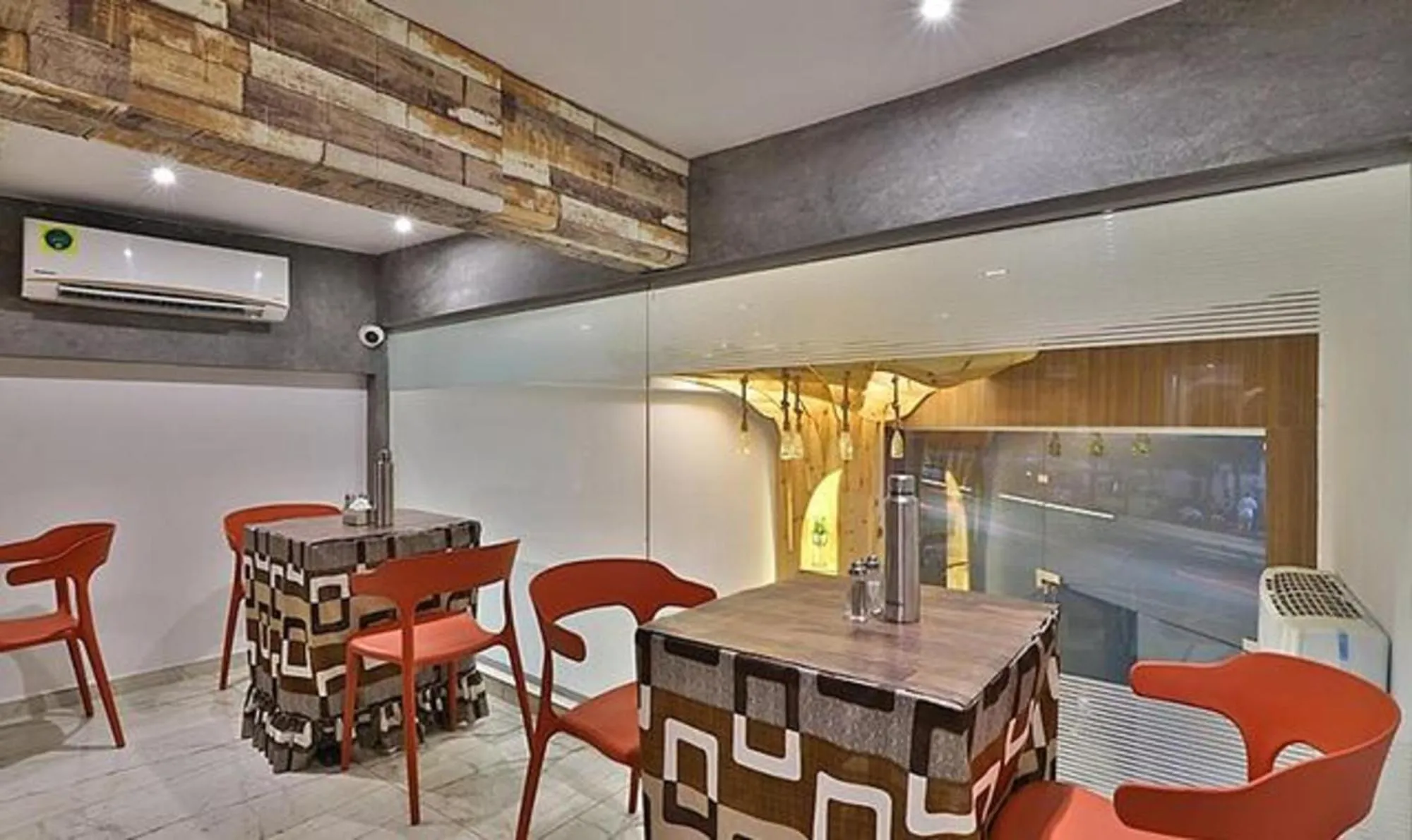 Restaurant/places to eat, Dining Area in FabHotel Prime Legend