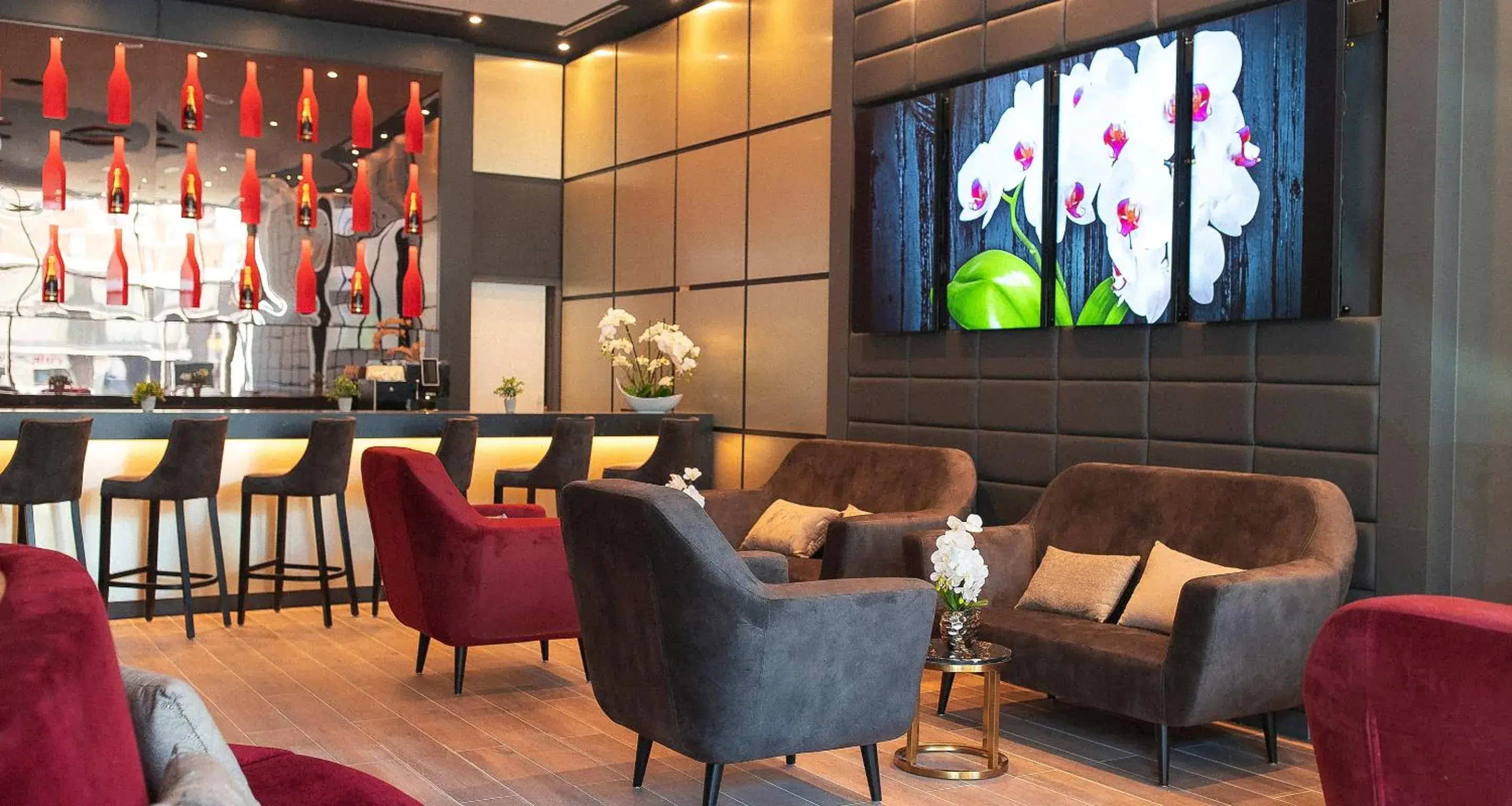 Lounge or bar in PLAZA Premium Heidelberg Lounge or bar in PLAZA Premium Heidelberg