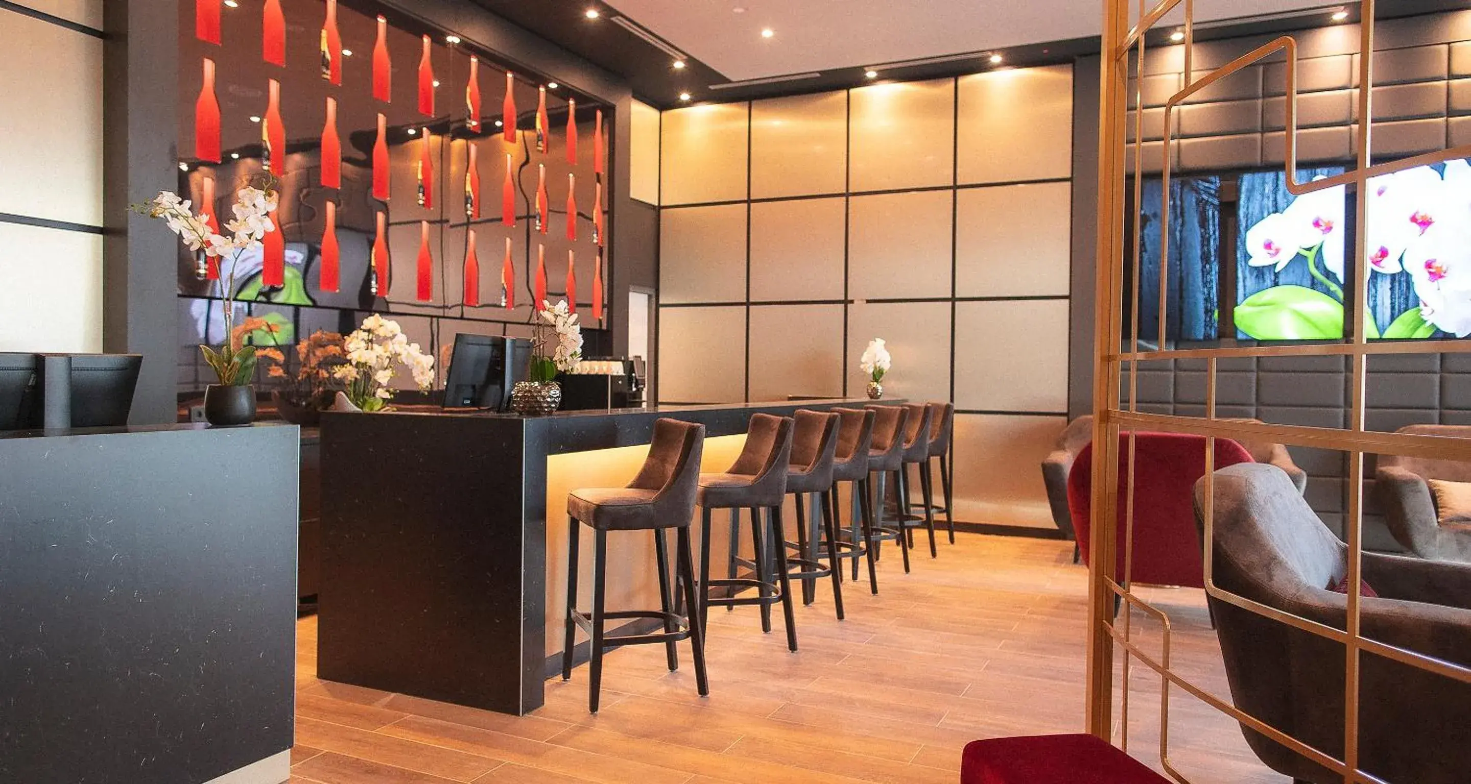 Lounge or bar in PLAZA Premium Heidelberg Lounge or bar in PLAZA Premium Heidelberg