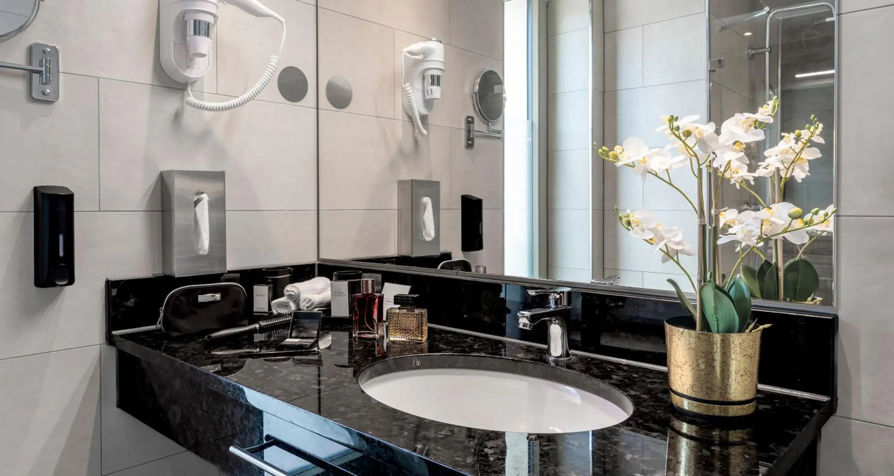 Bathroom in PLAZA Premium Heidelberg Bathroom in PLAZA Premium Heidelberg