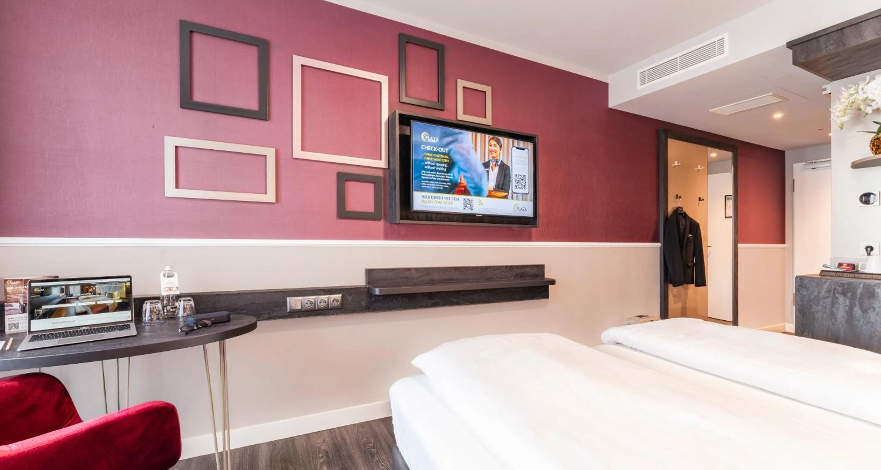 Photo of the whole room, Bed in PLAZA Premium Heidelberg