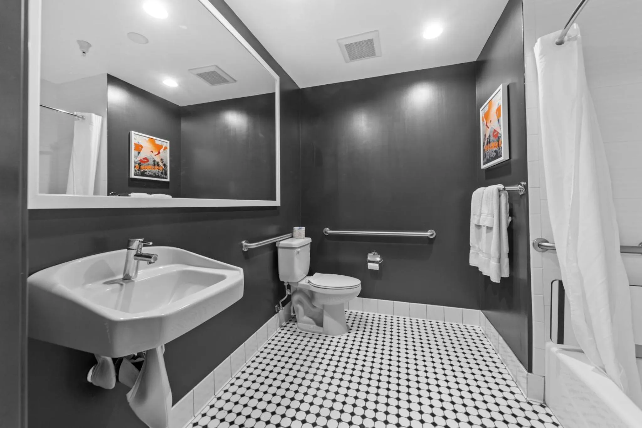 Shower in Hollywood Le Bon Hotel