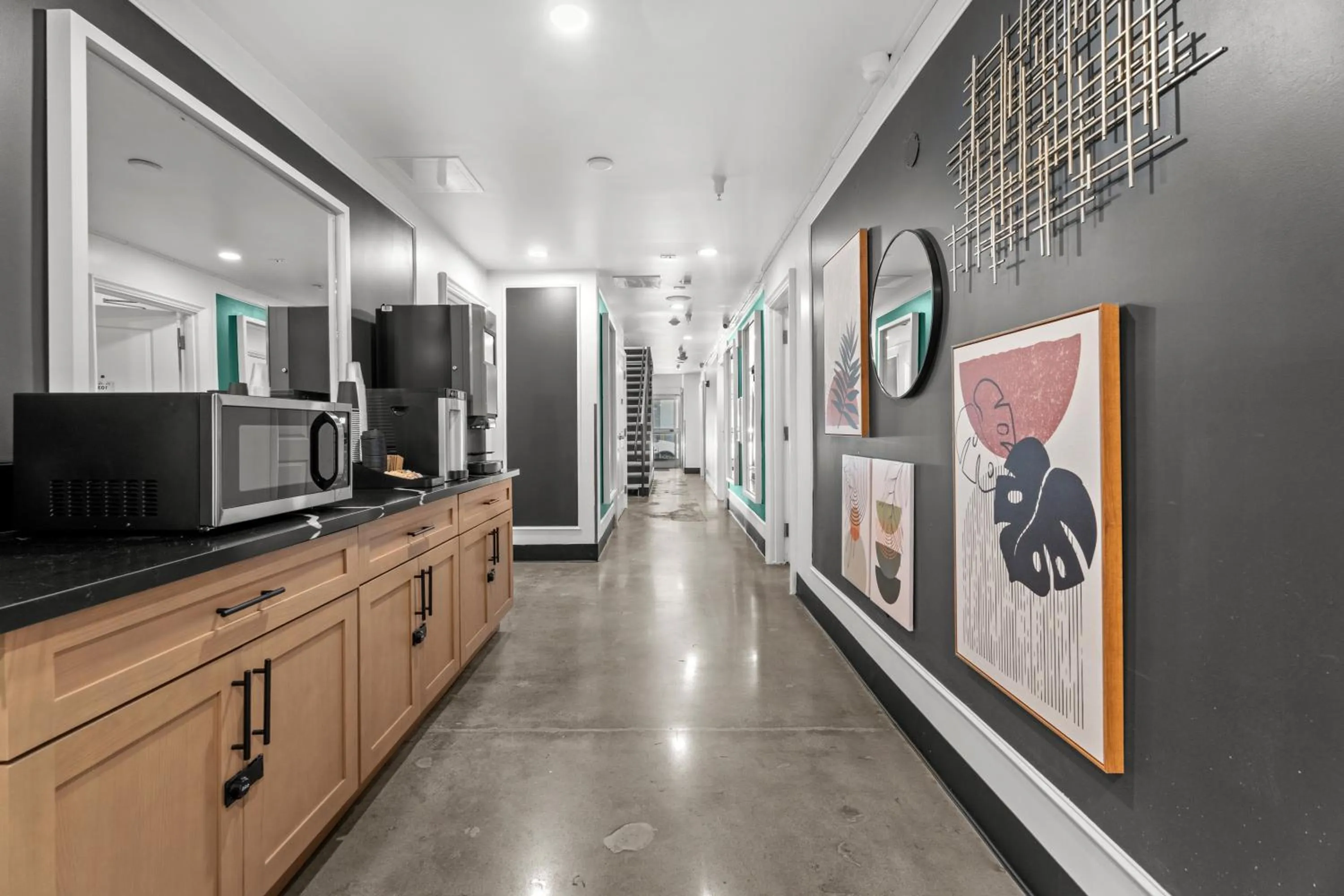 Coffee/tea facilities in Hollywood Le Bon Hotel