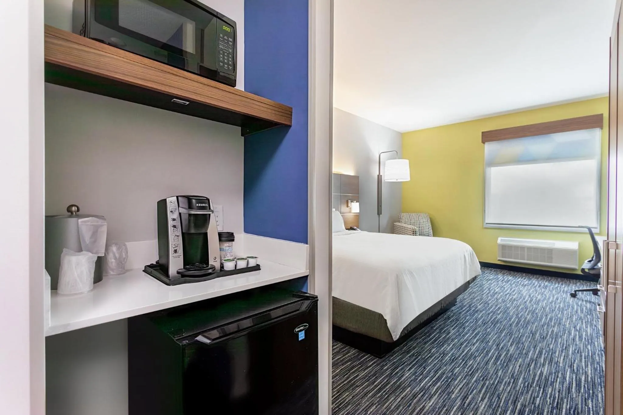 Photo of the whole room, Bed in Holiday Inn Express & Suites - Miramar by IHG