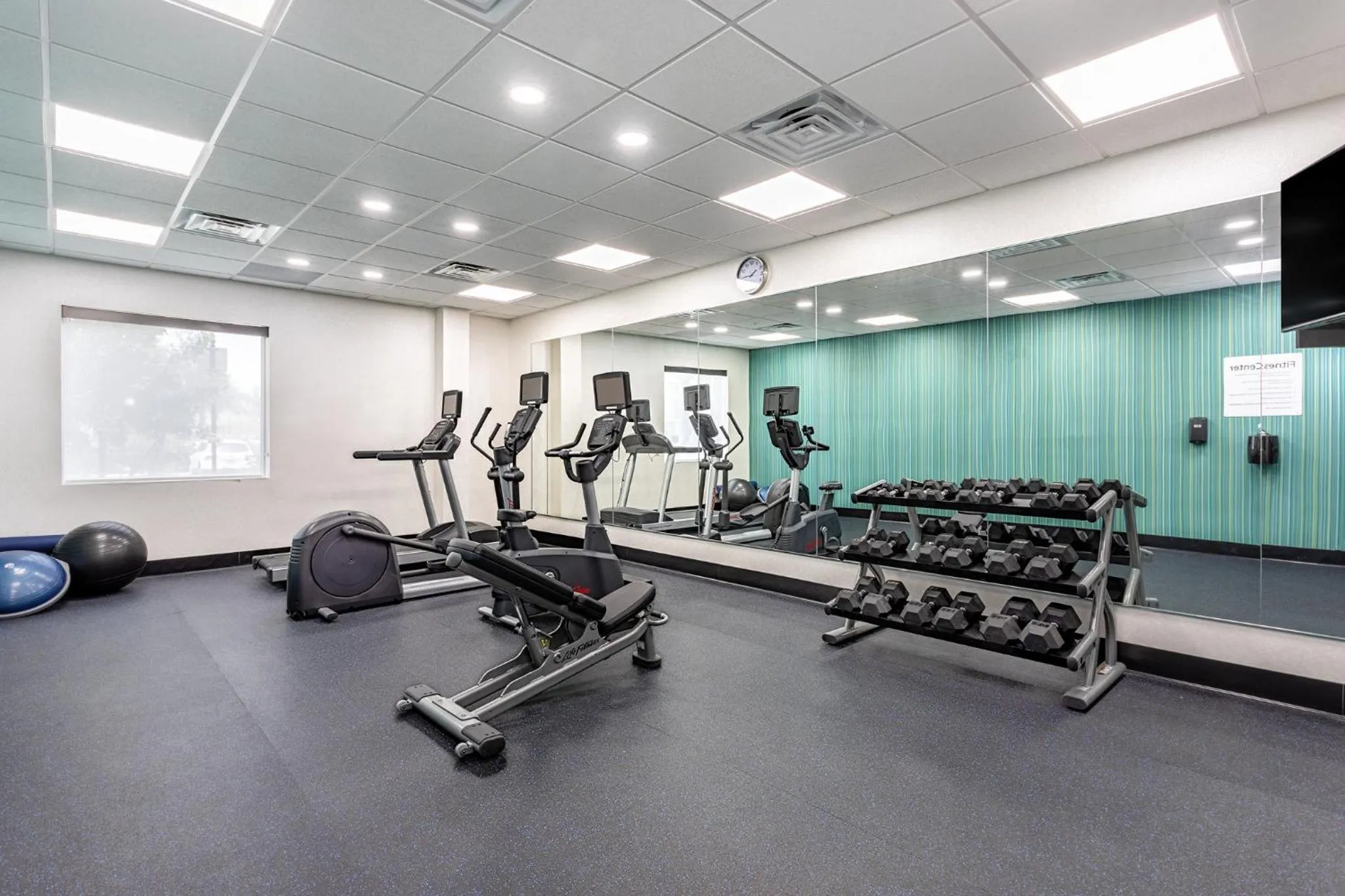 Fitness centre/facilities in Holiday Inn Express & Suites - Miramar by IHG