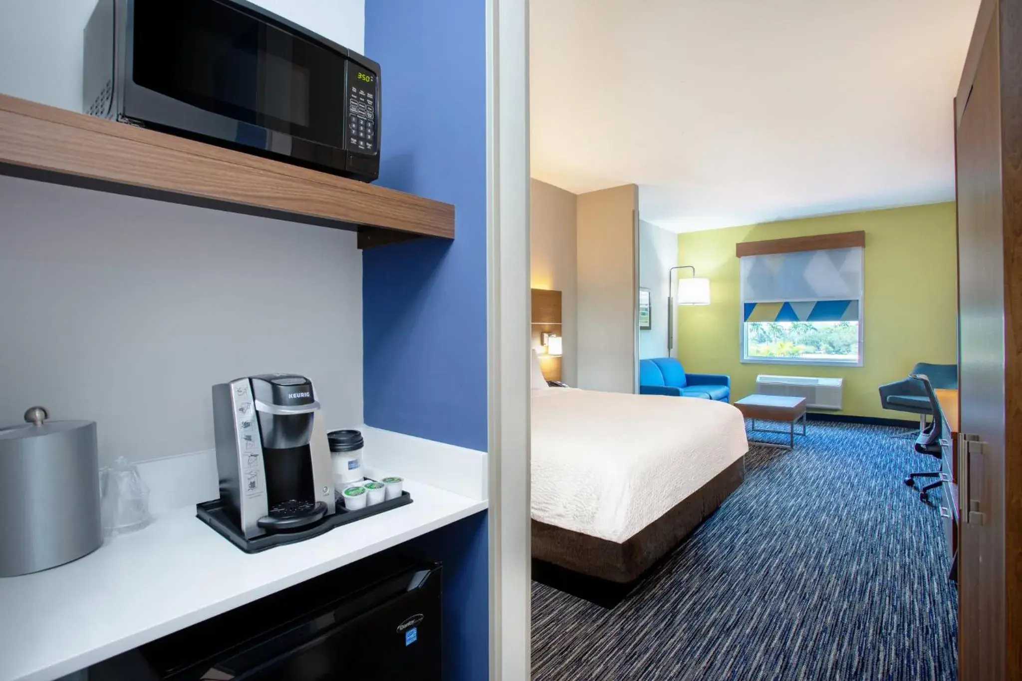 Photo of the whole room, Bed in Holiday Inn Express & Suites - Miramar by IHG Photo of the whole room, Bed in Holiday Inn Express & Suites - Miramar by IHG