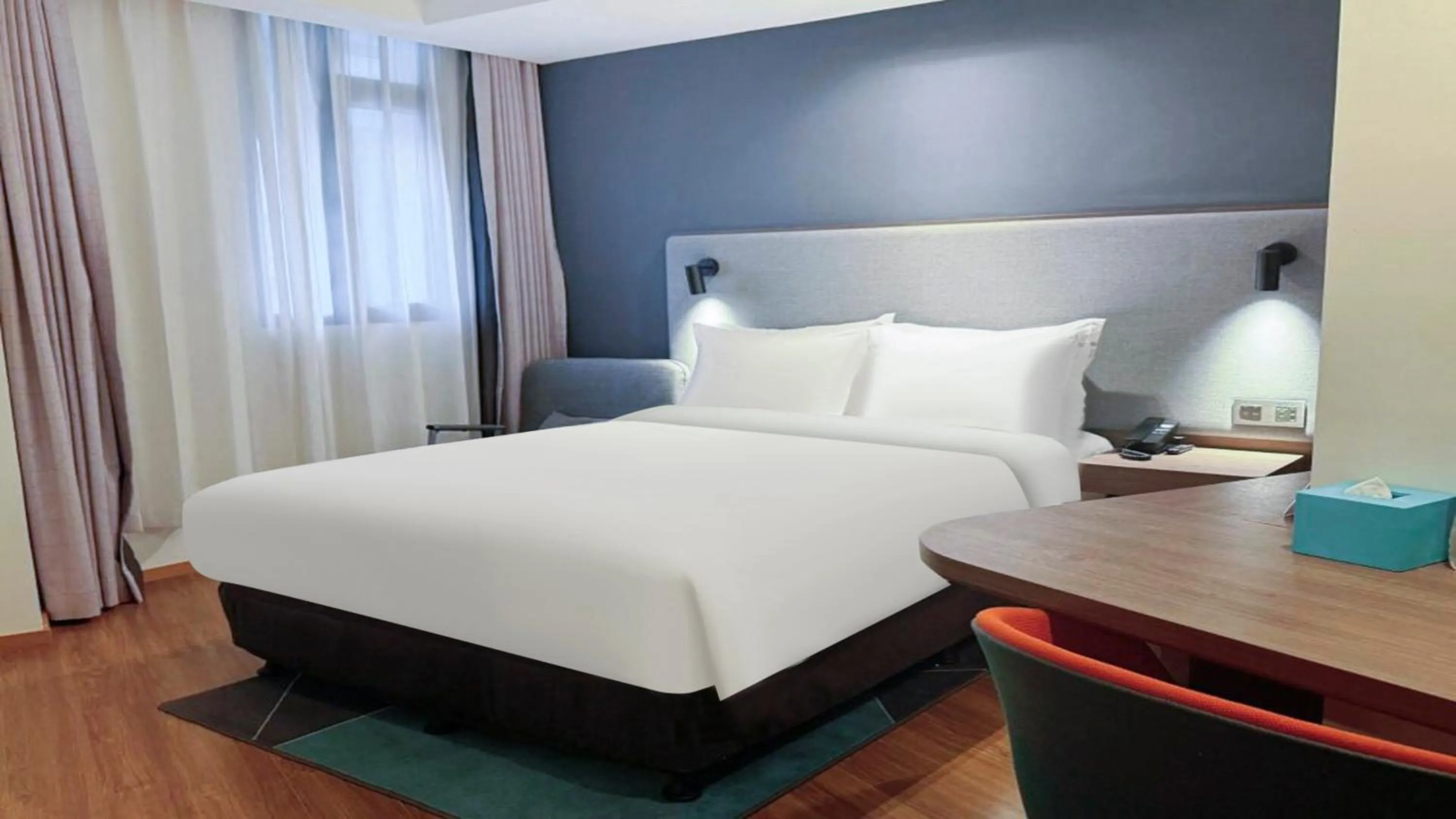Bedroom, Bed in Holiday Inn Express Qingdao City Center by IHG