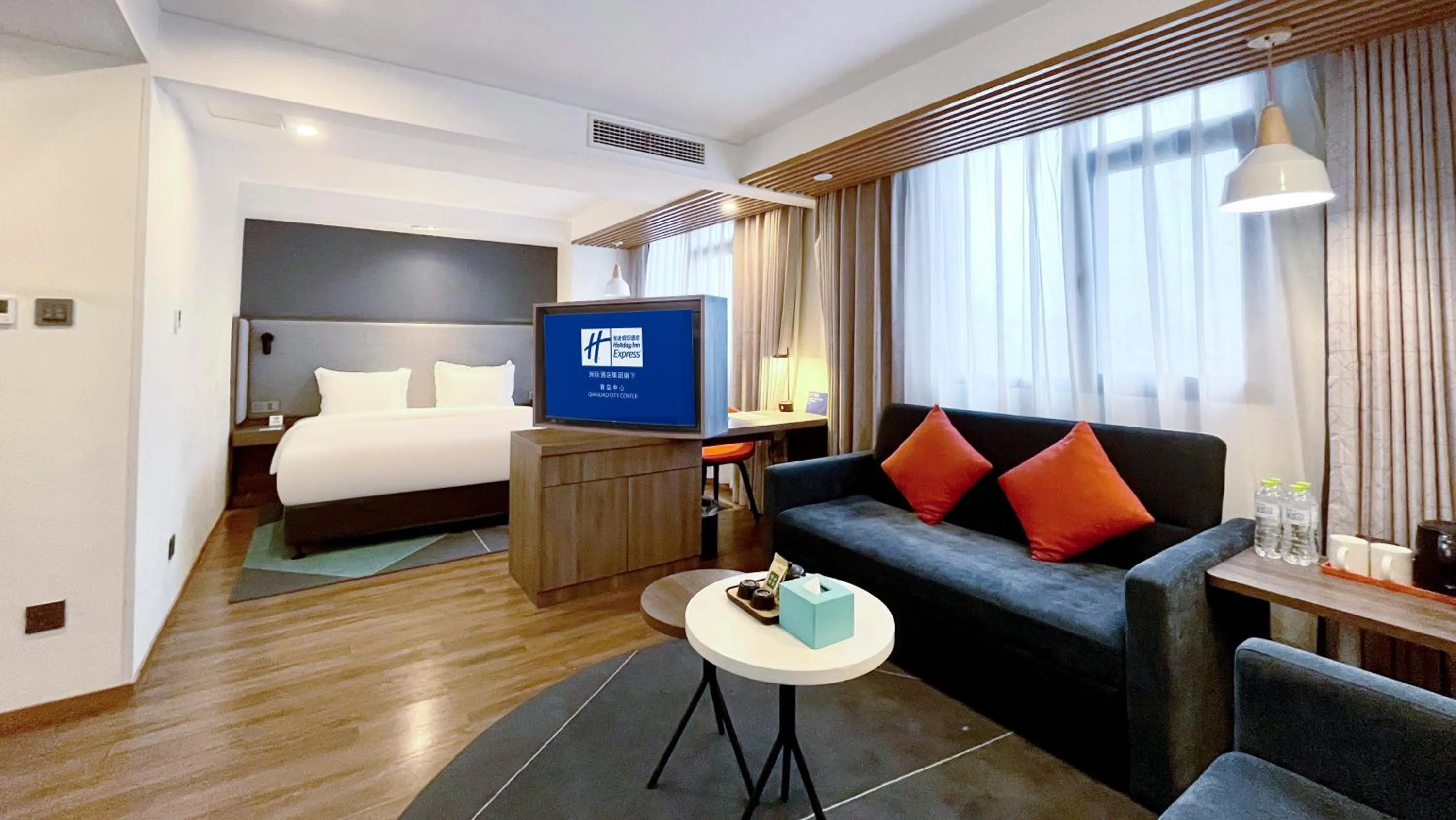Bedroom, Bed in Holiday Inn Express Qingdao City Center by IHG