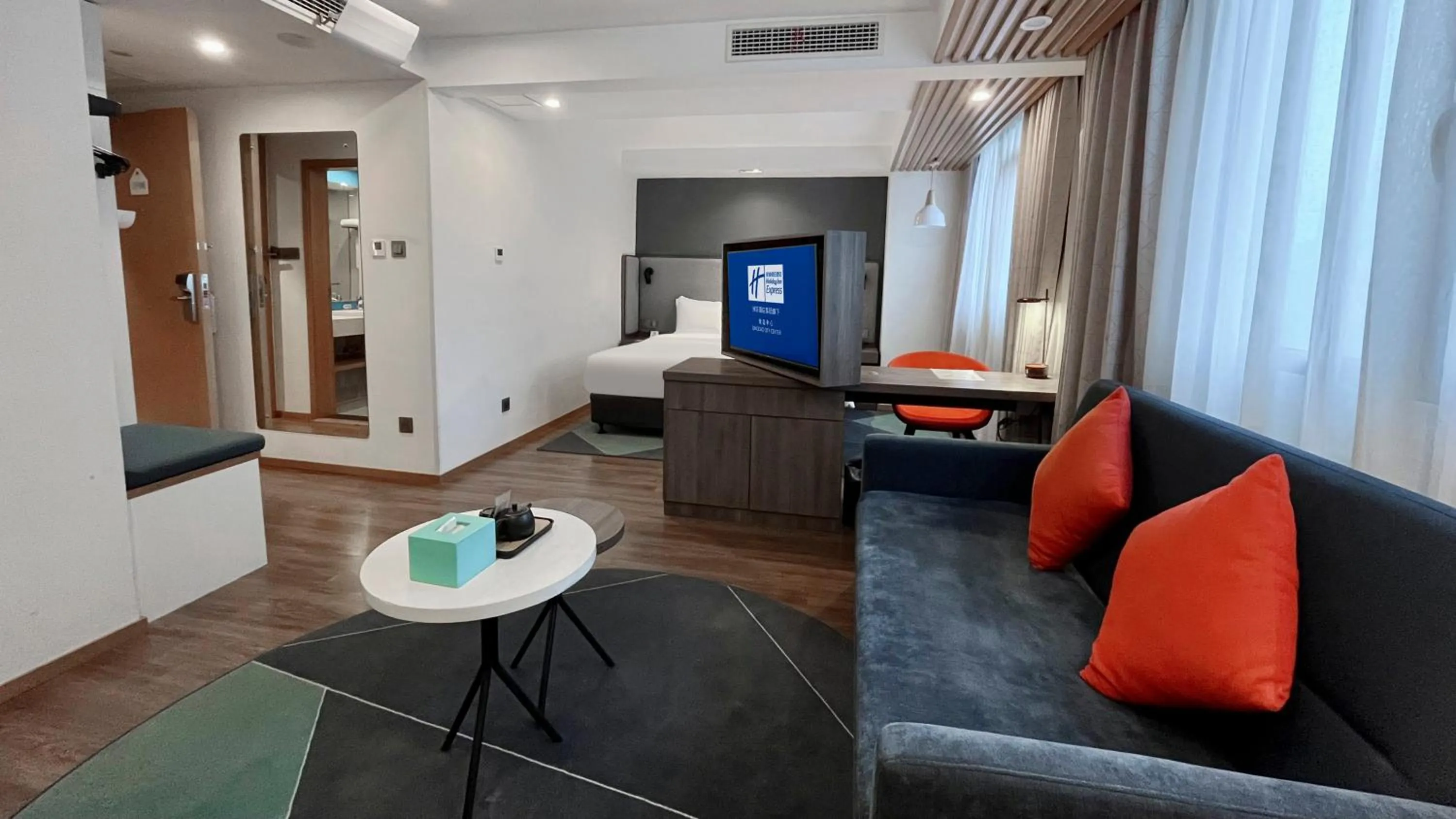 Bedroom in Holiday Inn Express Qingdao City Center by IHG