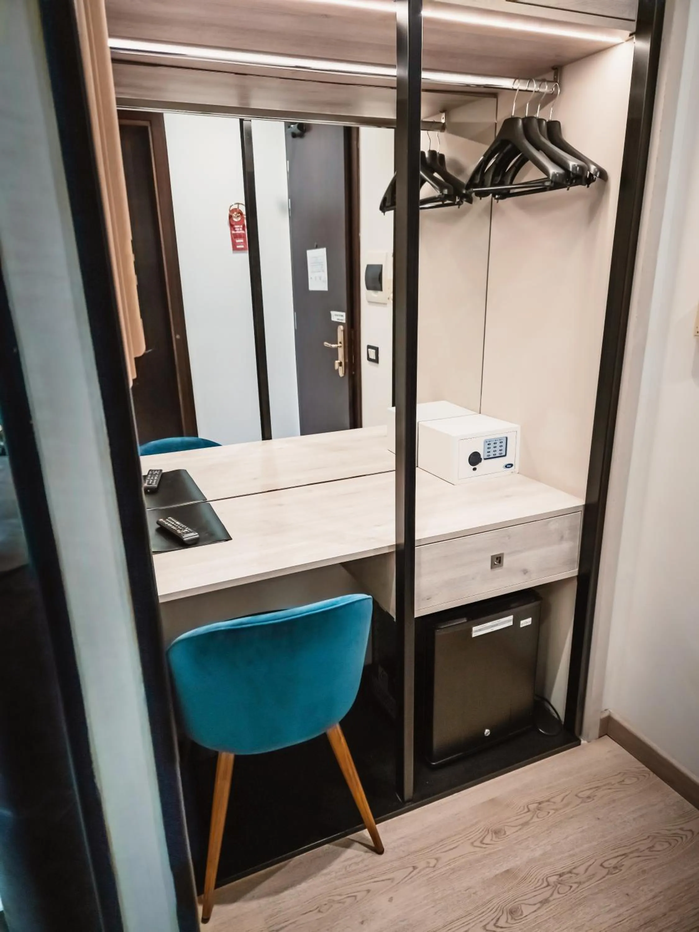 wardrobe in Art Hotel Milano