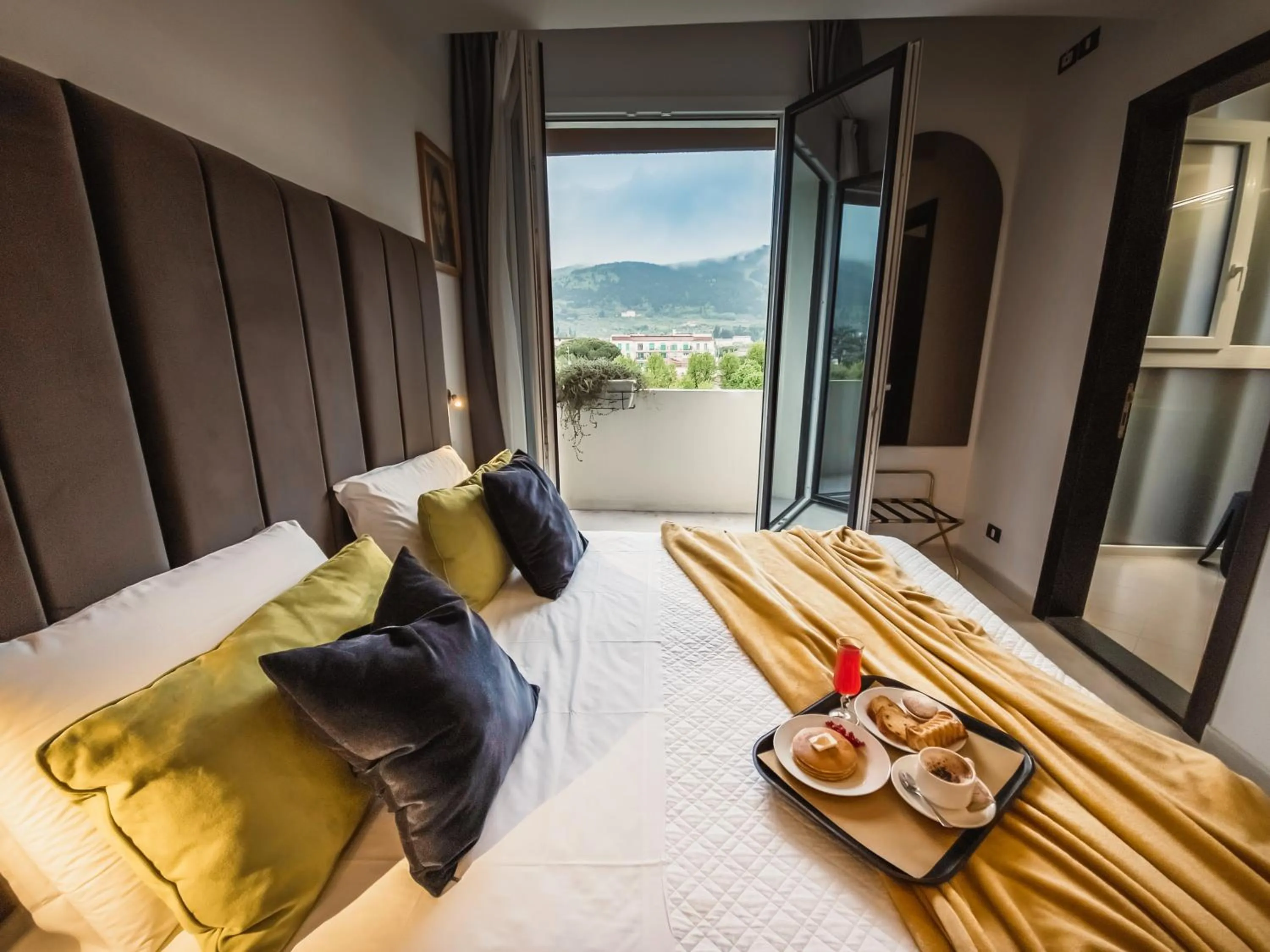 View (from property/room), Bed in Art Hotel Milano