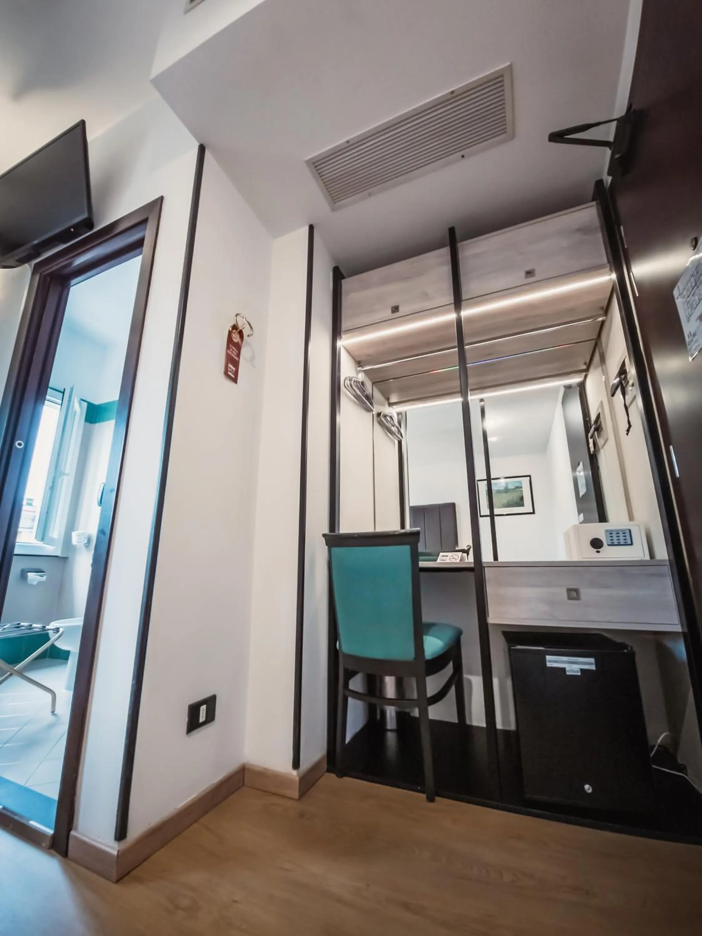 wardrobe in Art Hotel Milano