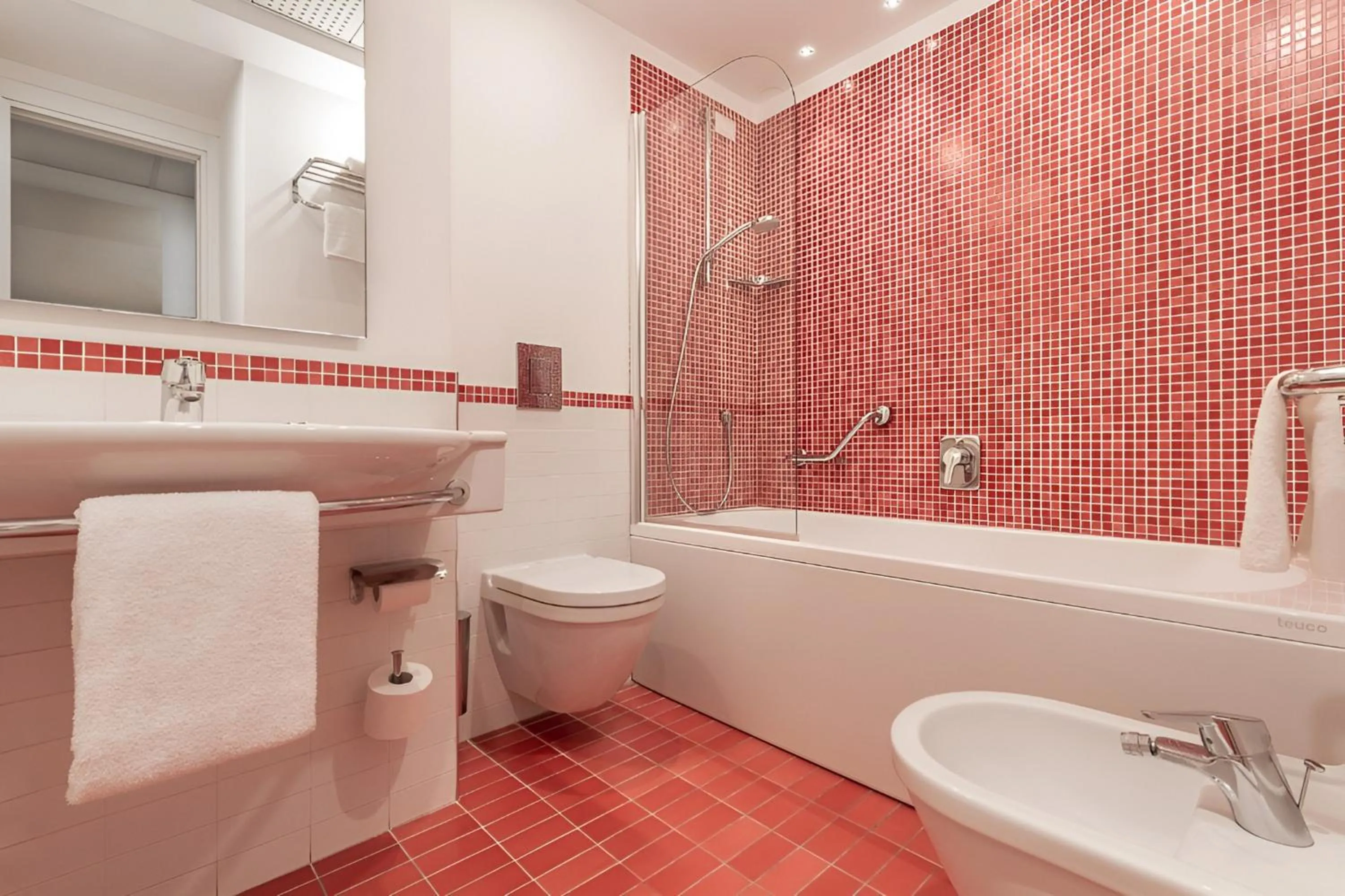 Bathroom in Hotel Serapo