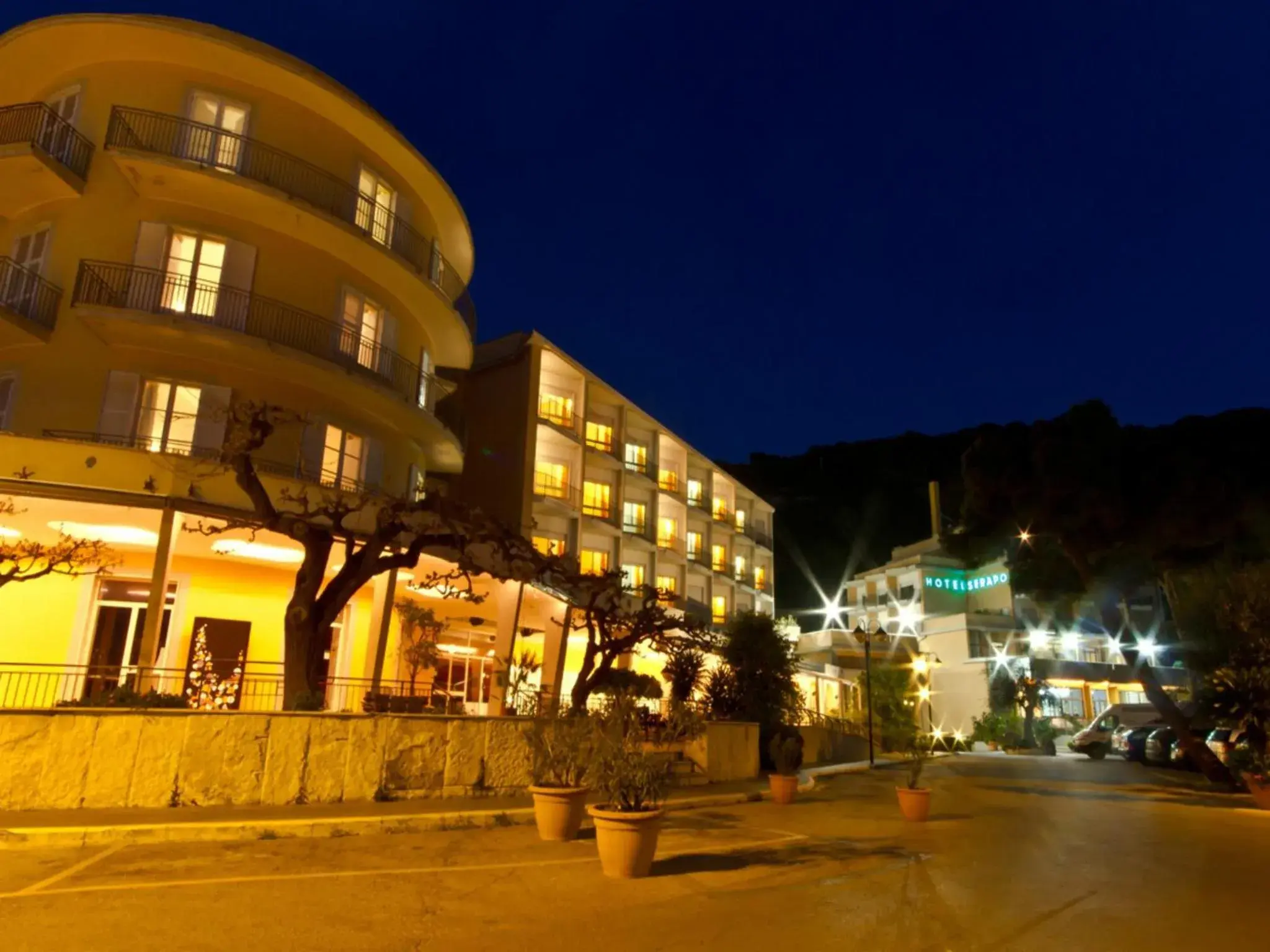 Property building in Hotel Serapo Property building in Hotel Serapo