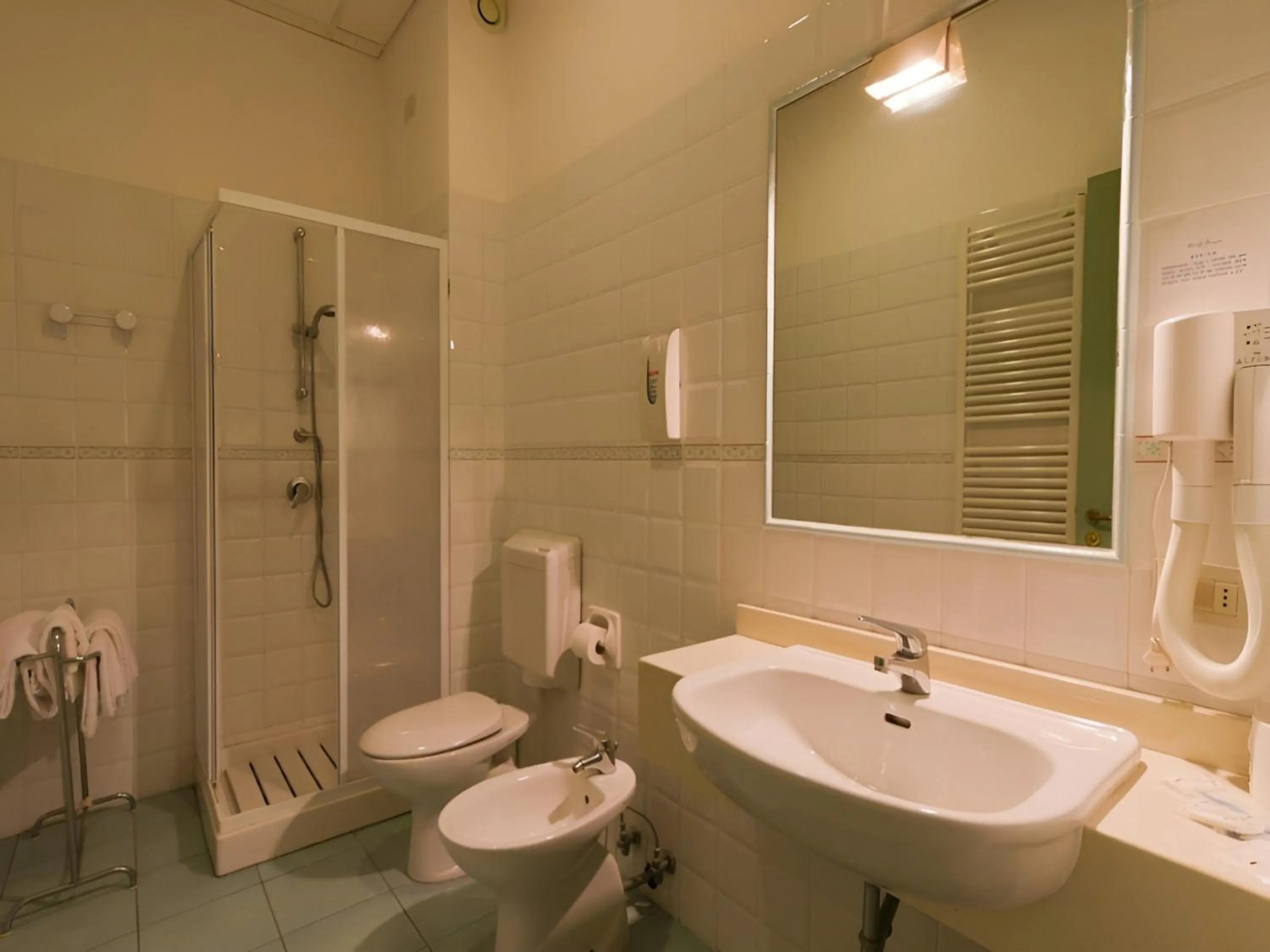 Bathroom in Hotel Serapo