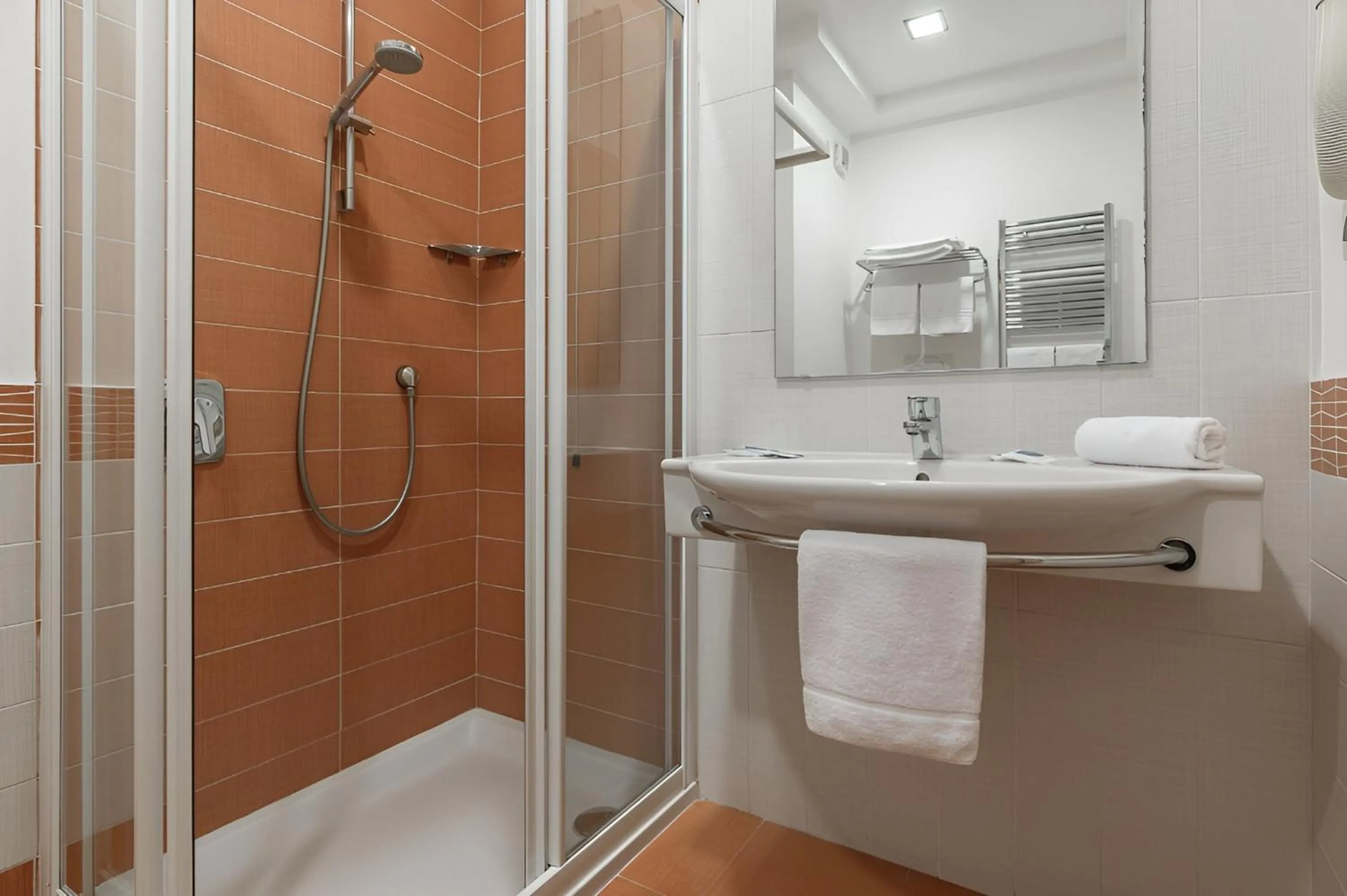 Bathroom in Hotel Serapo