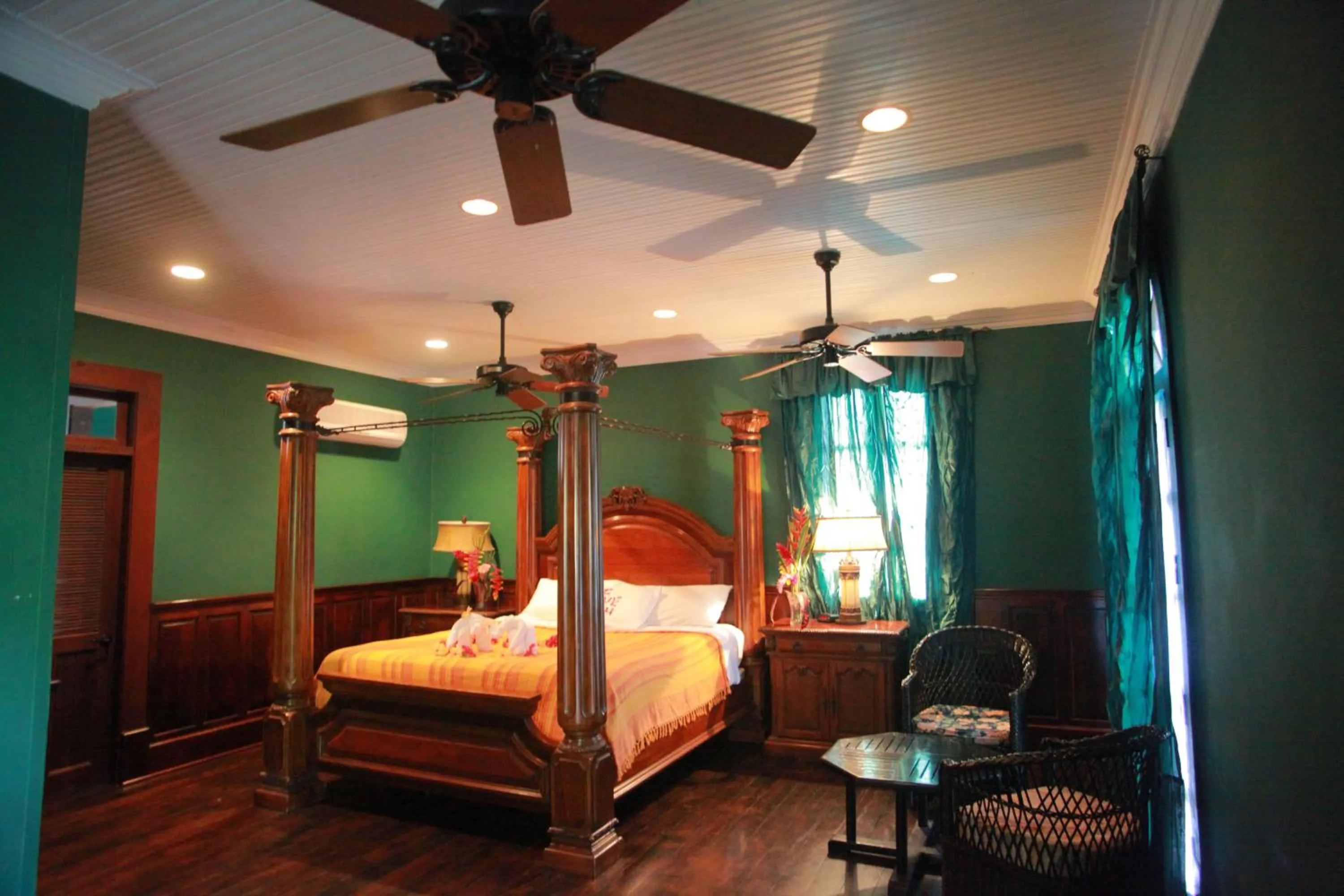 Decorative detail, Bed in Mahogany Hall Luxury Boutique Resort