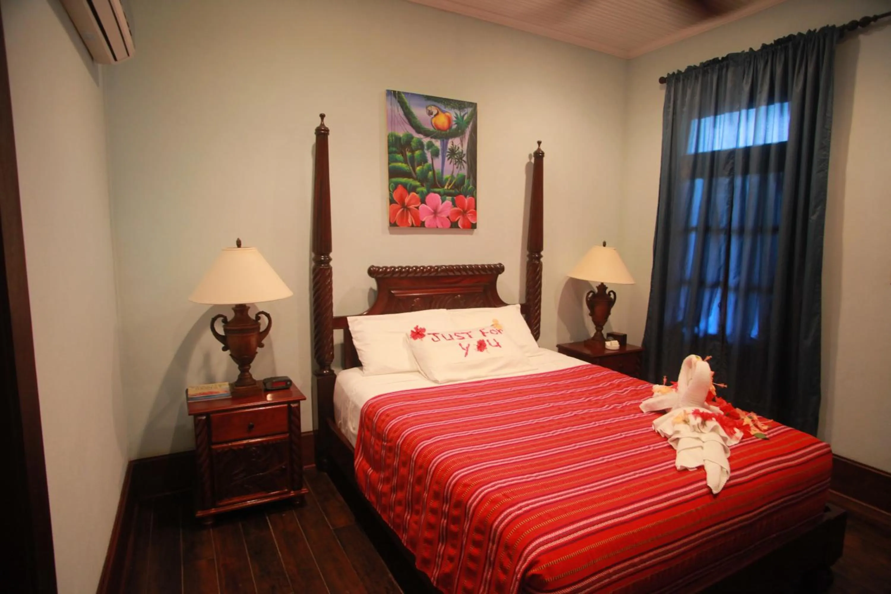 Decorative detail, Bed in Mahogany Hall Luxury Boutique Resort