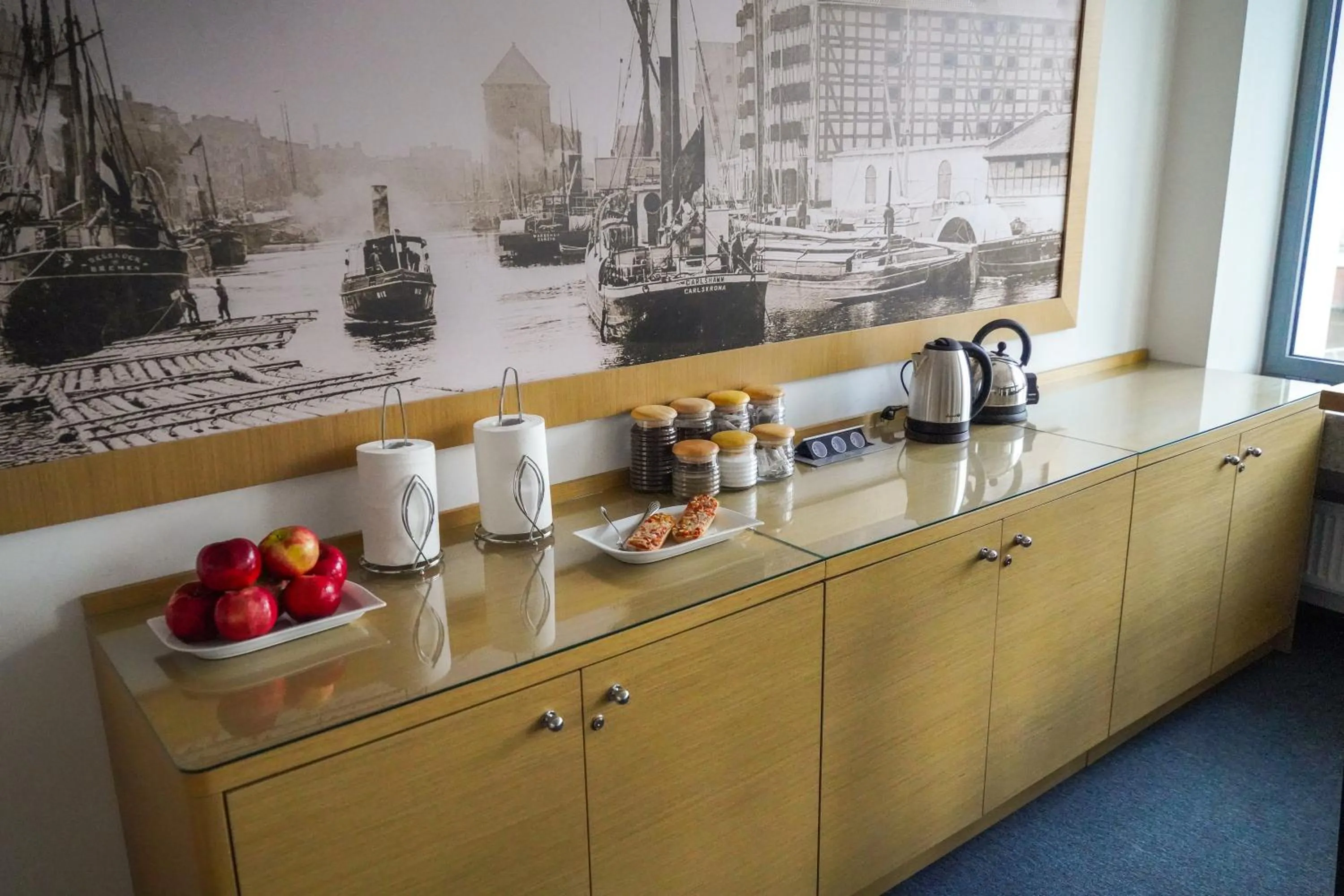 Coffee/tea facilities in Hostel Gdańsk Szafarnia 10 Old Town