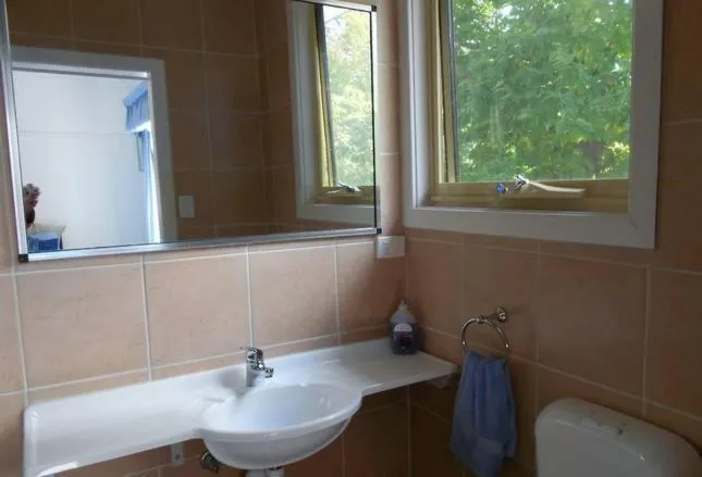 Bathroom in Hillview Oak B&B