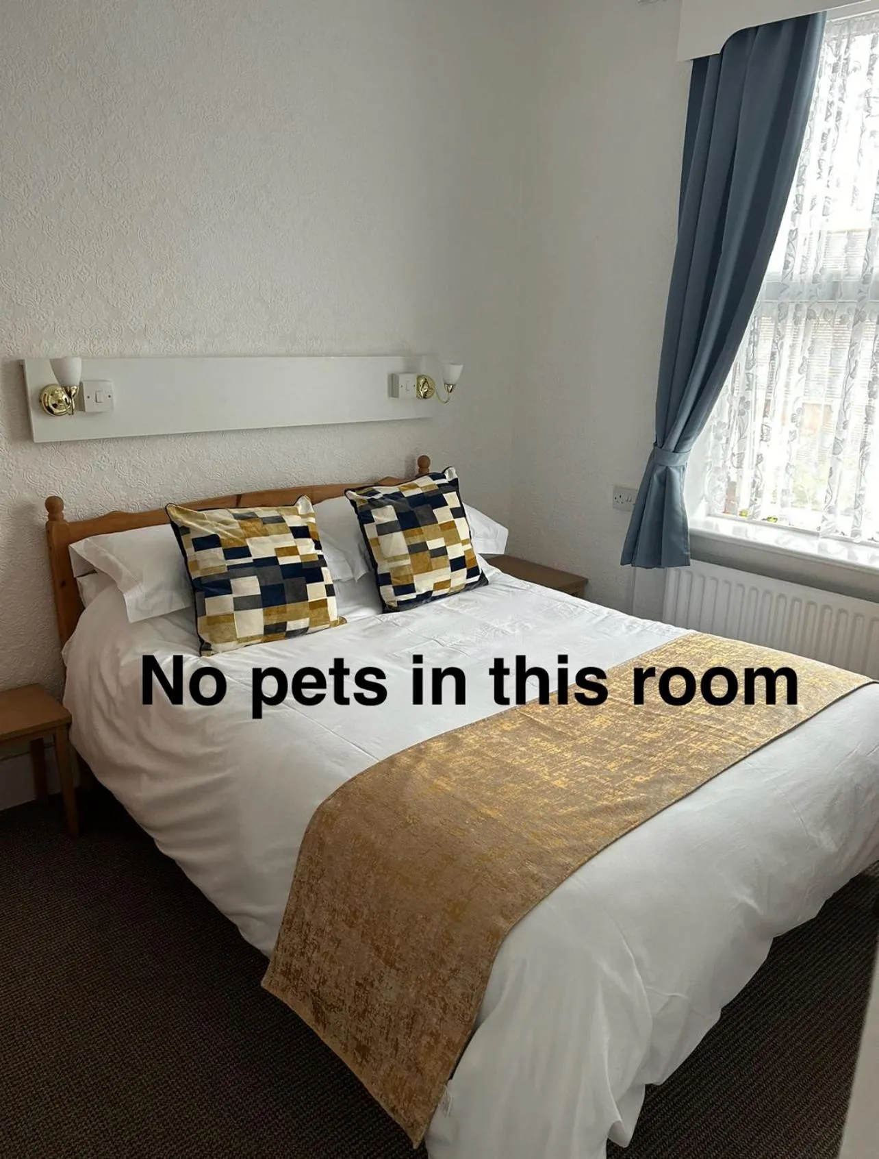 Bedroom, Bed in Knighton Lodge