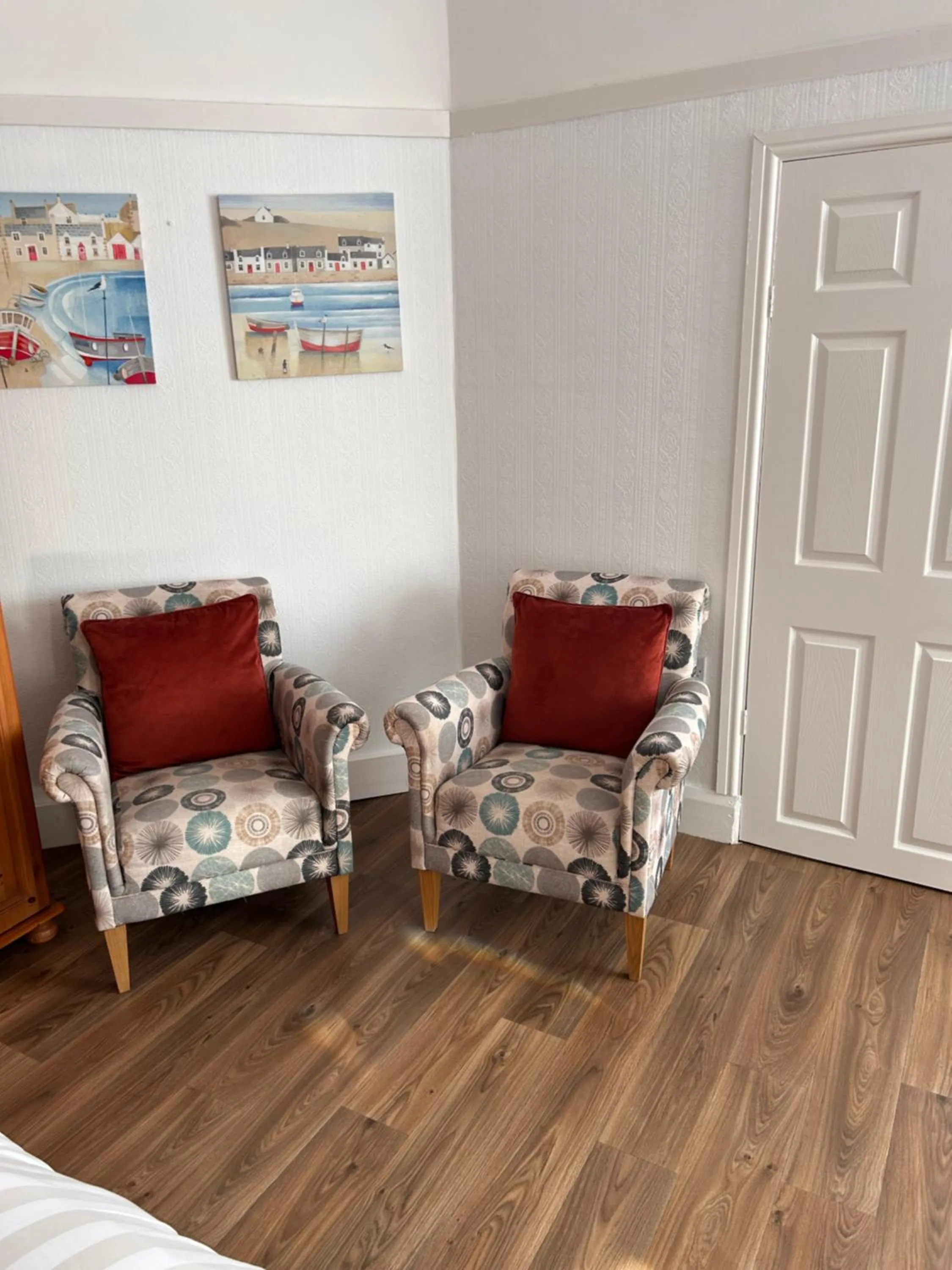Photo of the whole room in Knighton Lodge