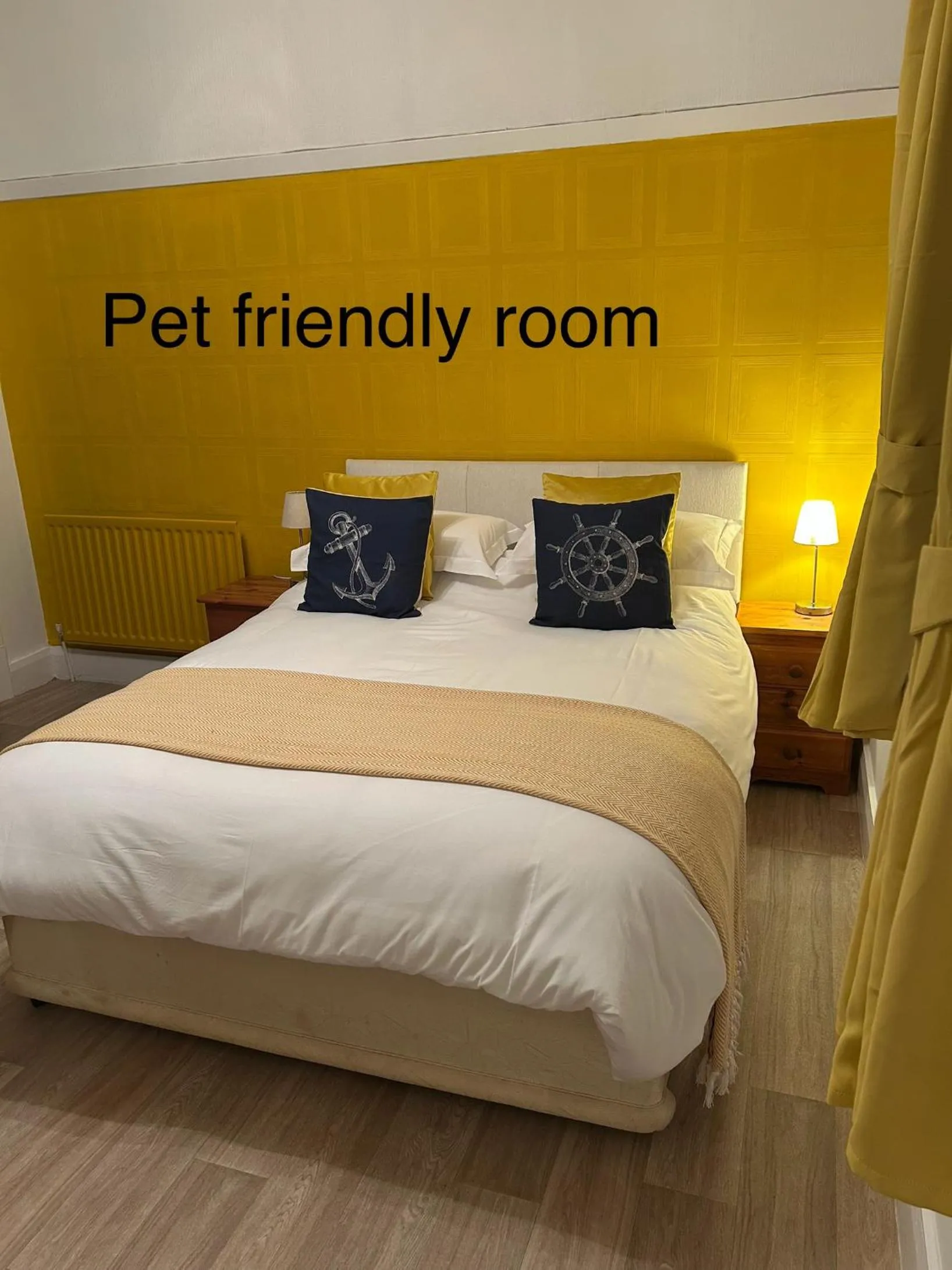 Photo of the whole room, Bed in Knighton Lodge