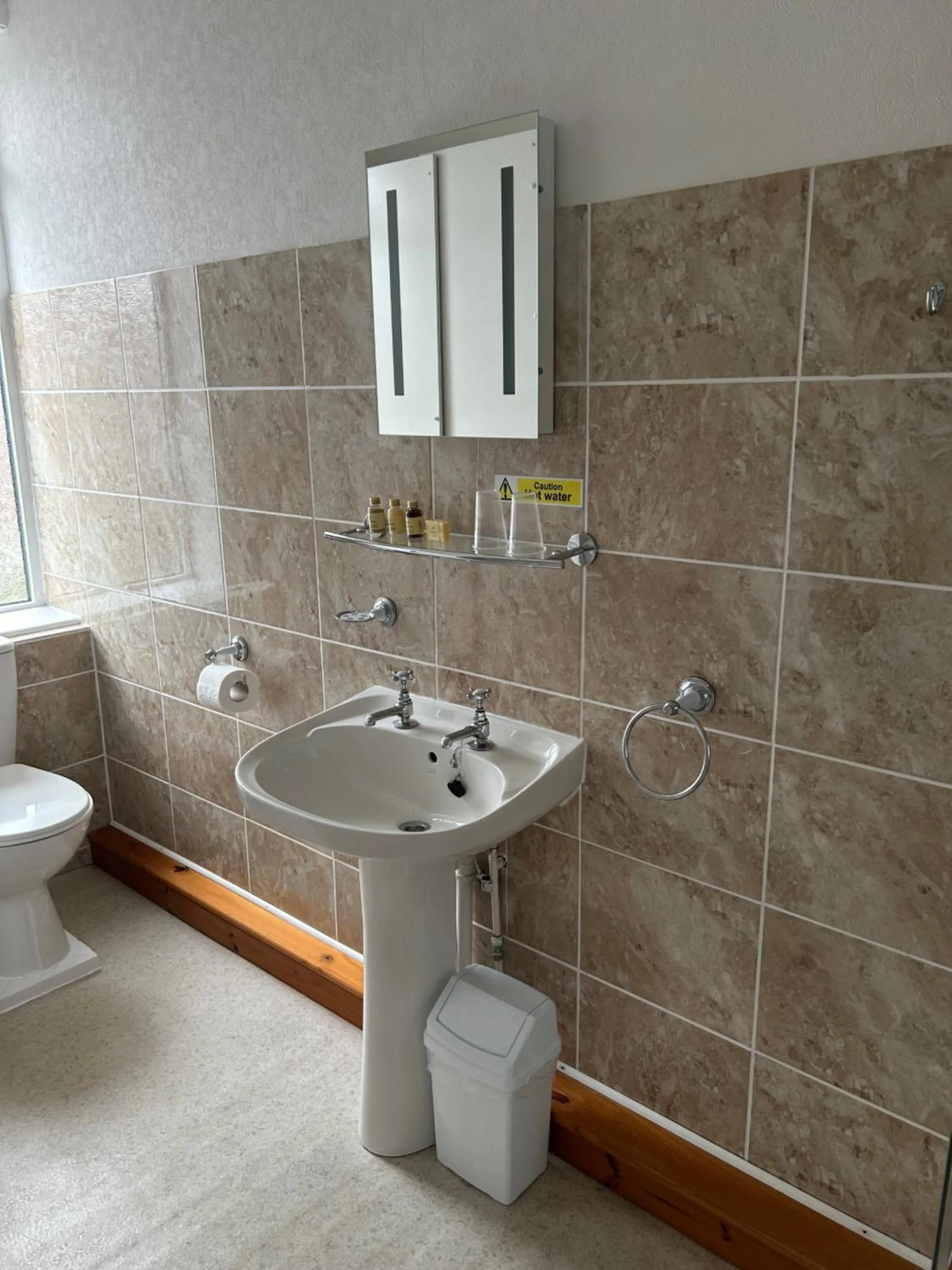 Toilet in Knighton Lodge