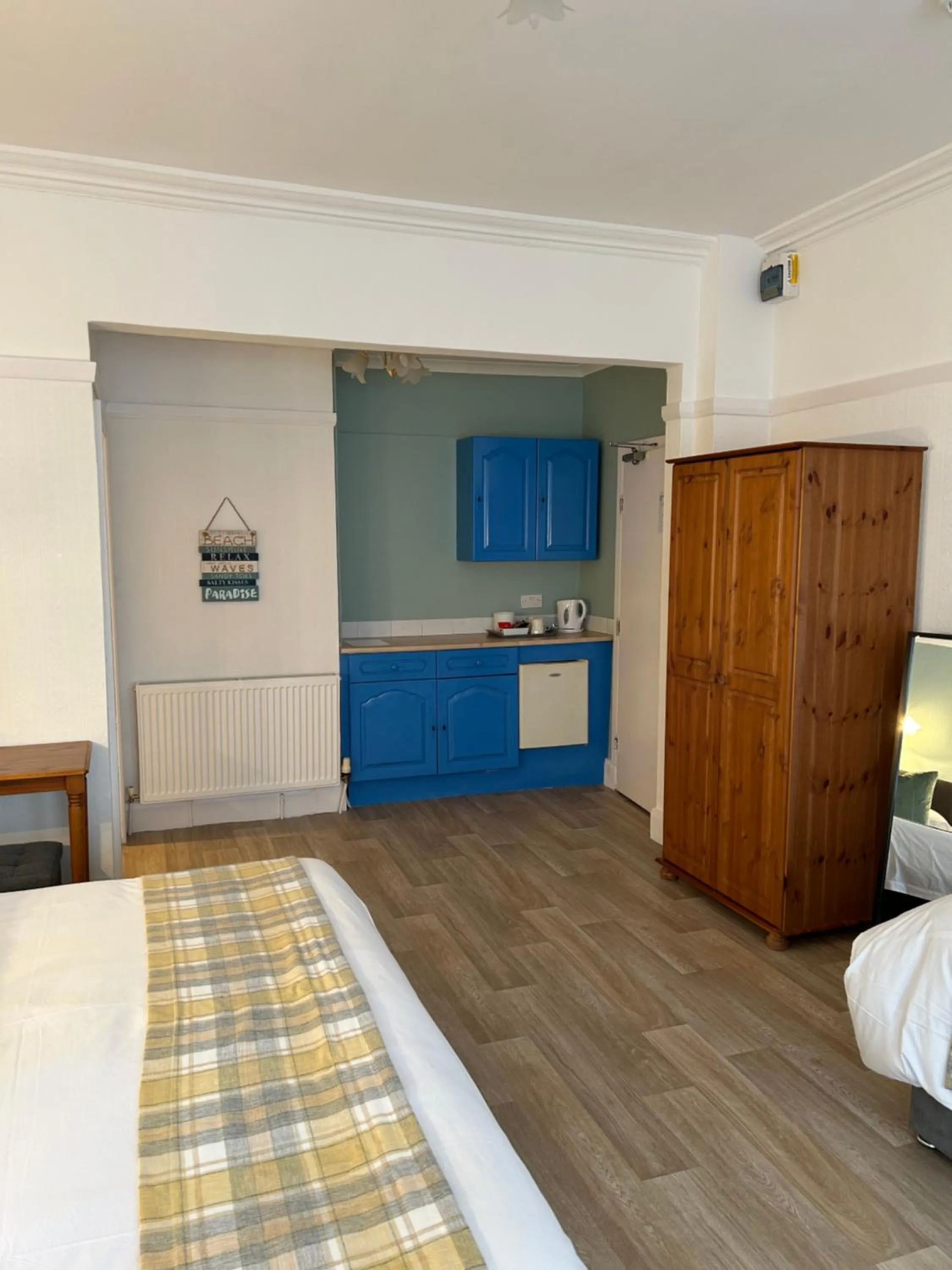 Bedroom, Bed in Knighton Lodge