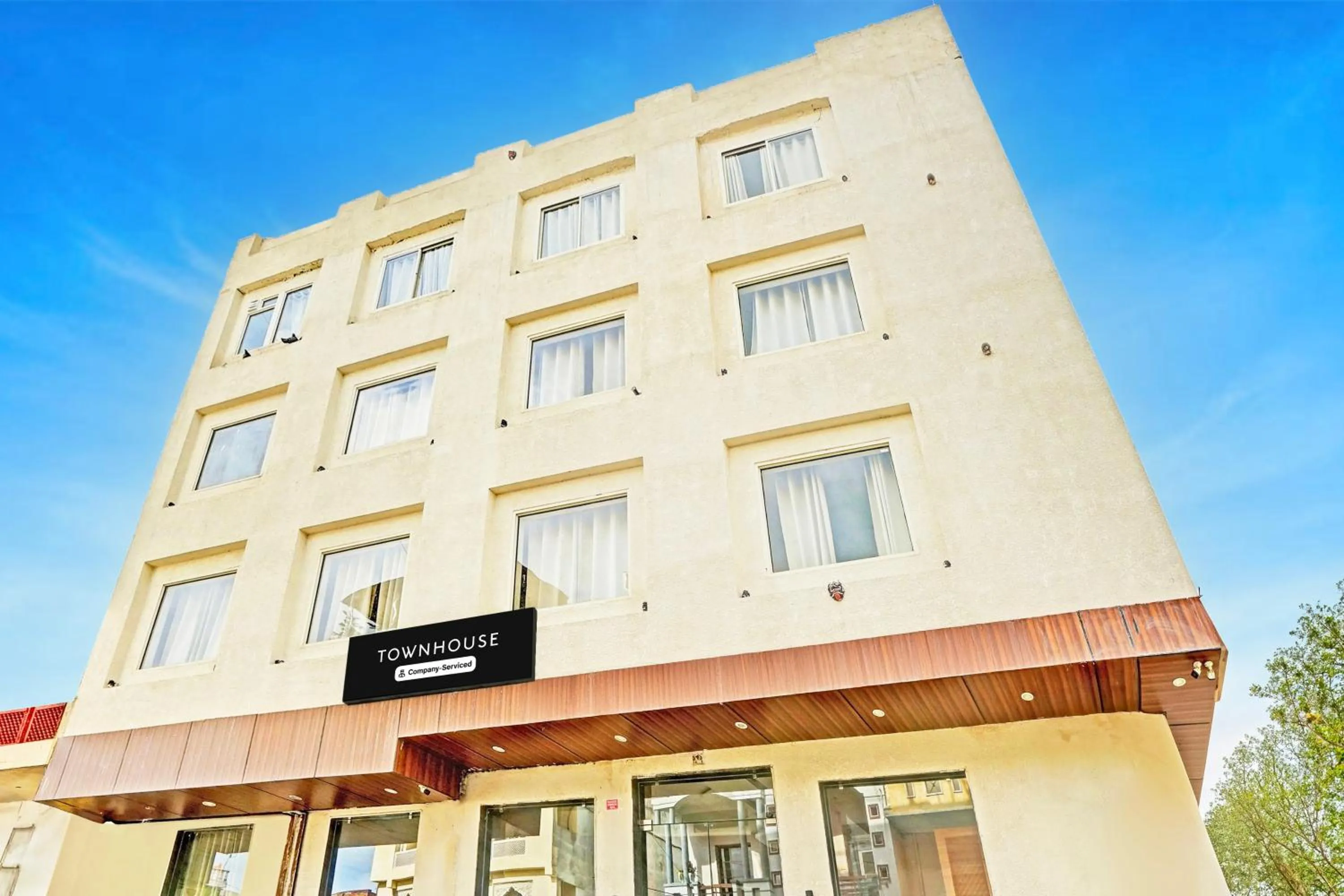 Facade/entrance in Super Townhouse Collectorate Circle Formerly LD Prime