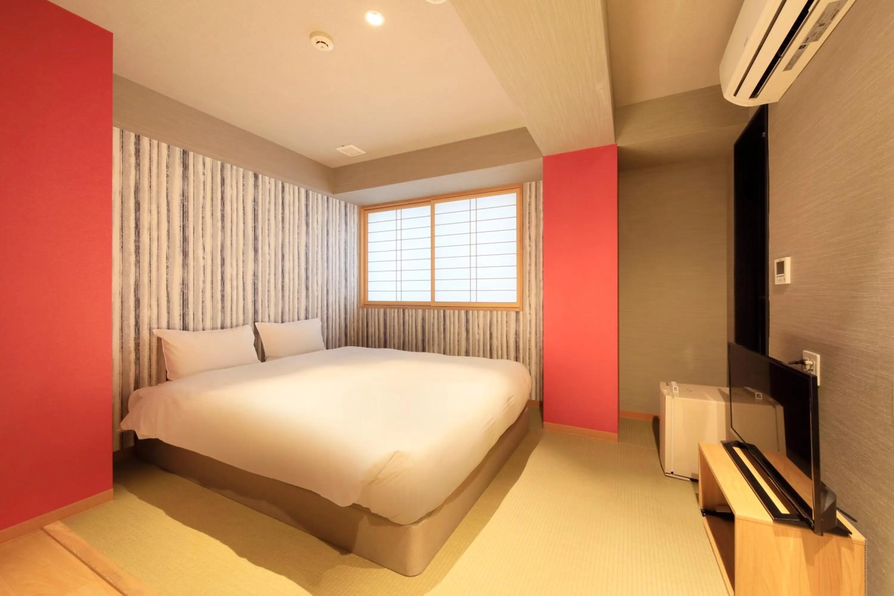 Photo of the whole room, Bed in Tamayura Hotel Asakusa