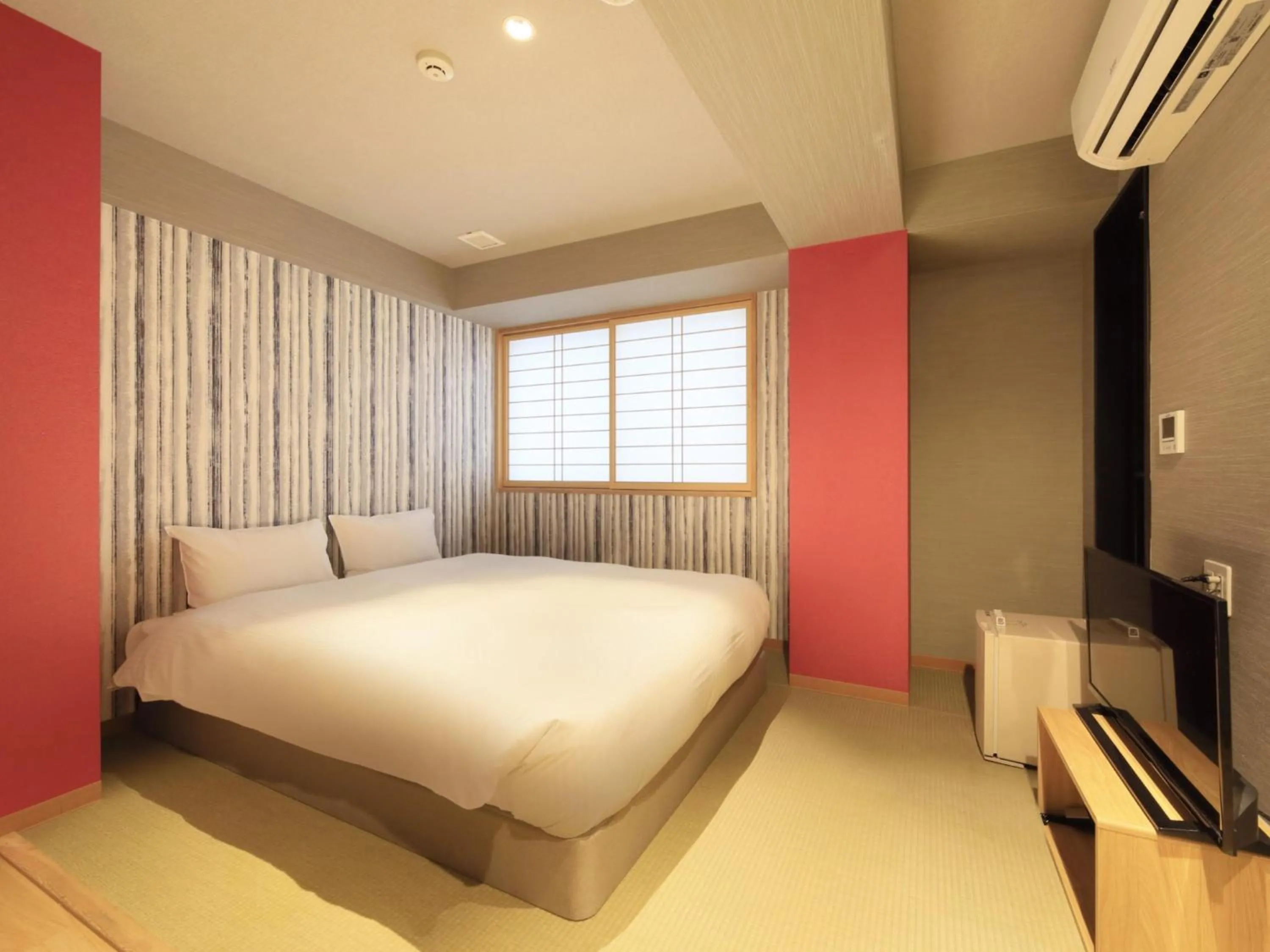 Photo of the whole room, Bed in Tamayura Hotel Asakusa