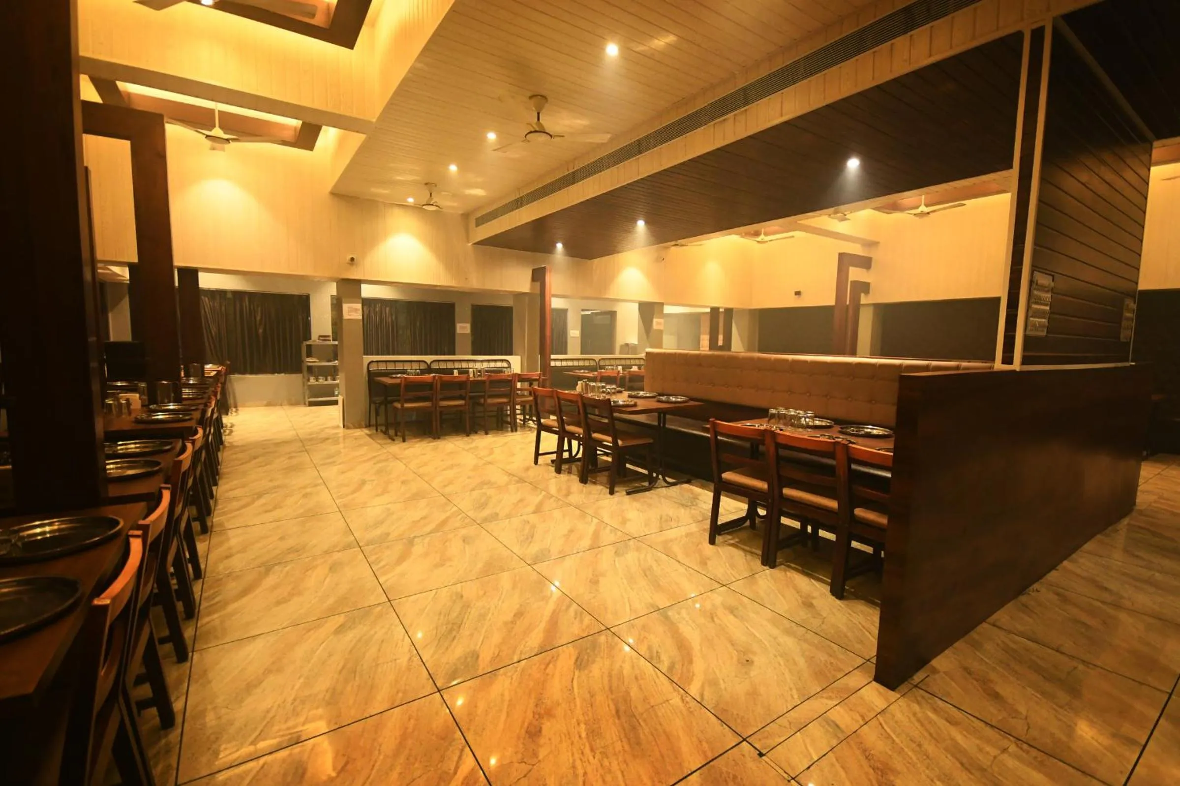 Restaurant/places to eat in Hotel Opal