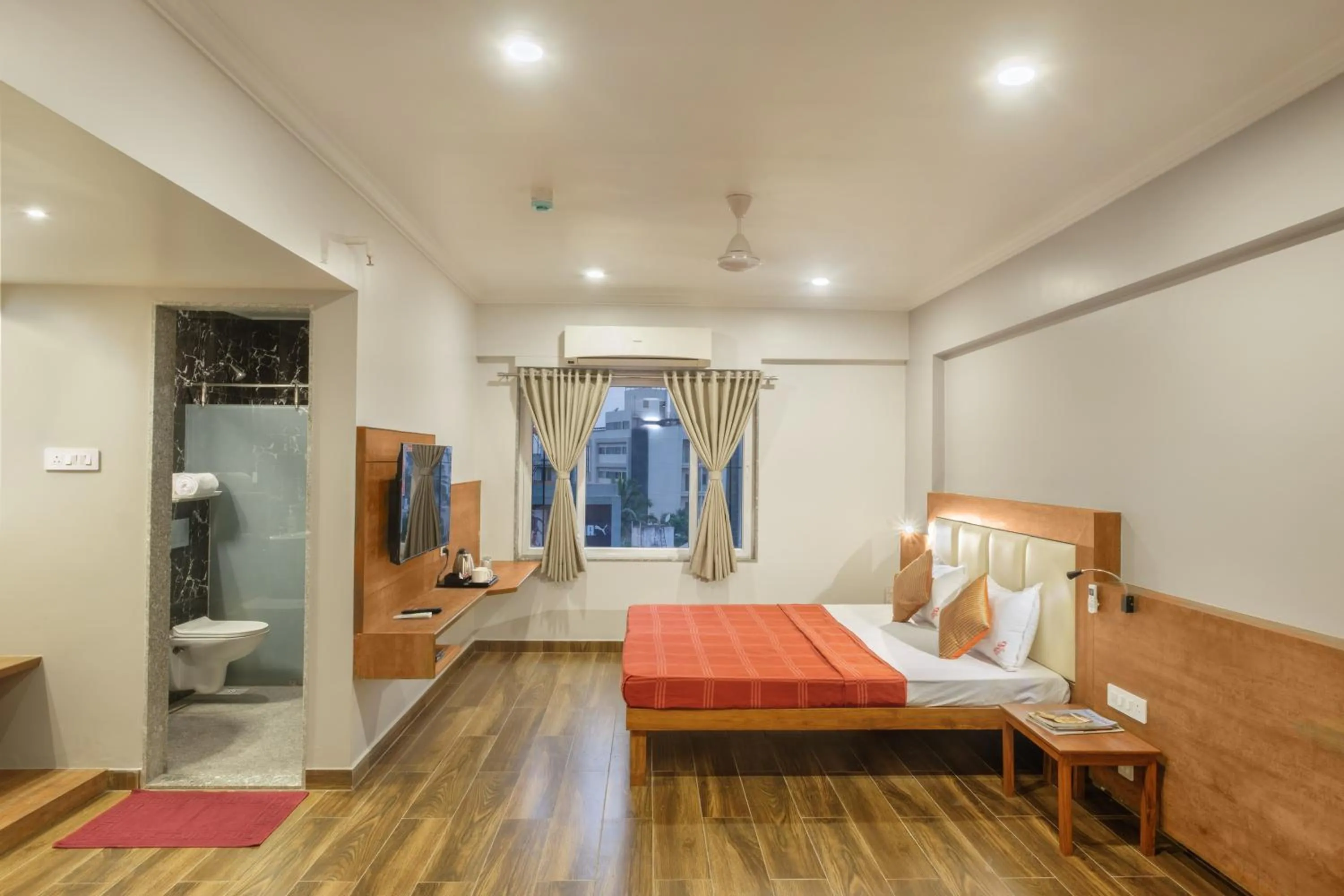 Photo of the whole room, Bed in Hotel Opal