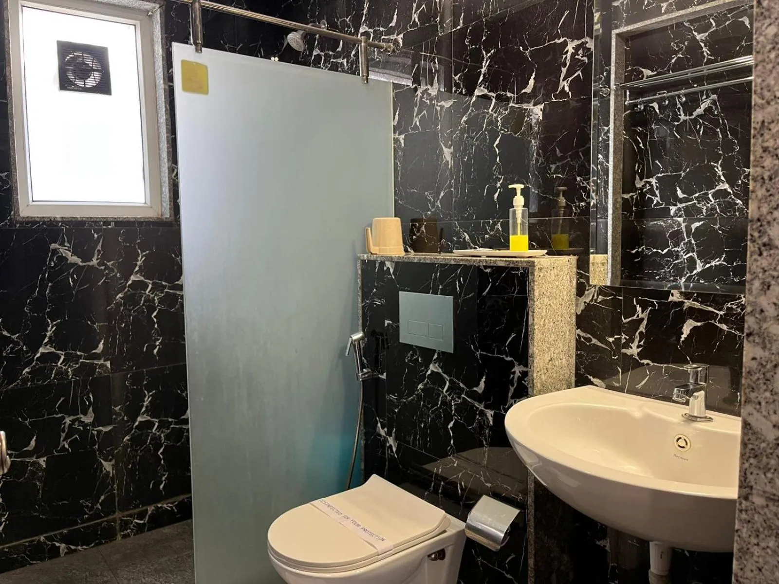 Bathroom in Hotel Opal