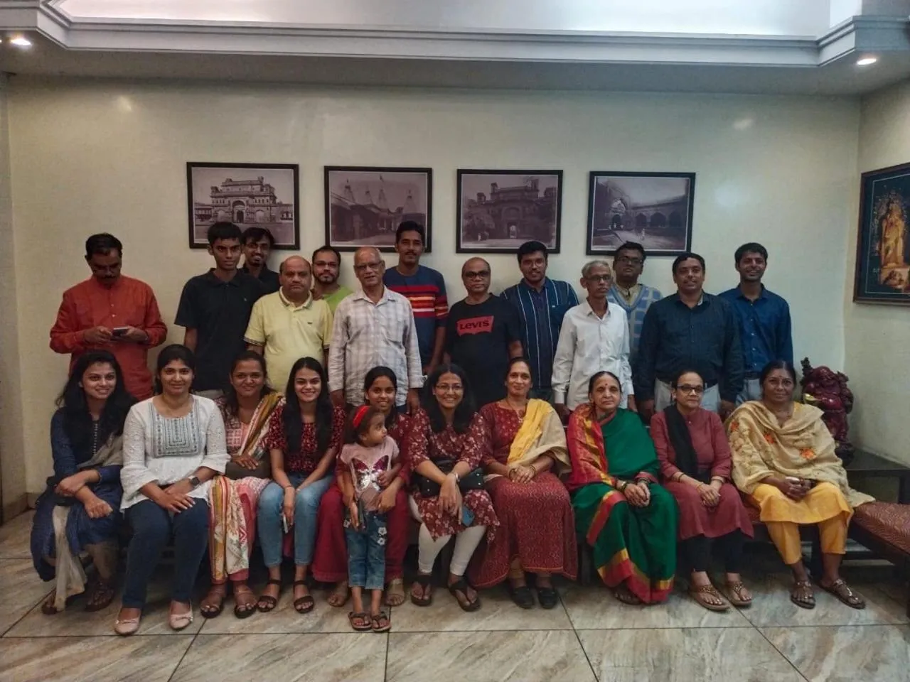 Restaurant/places to eat in Hotel Opal