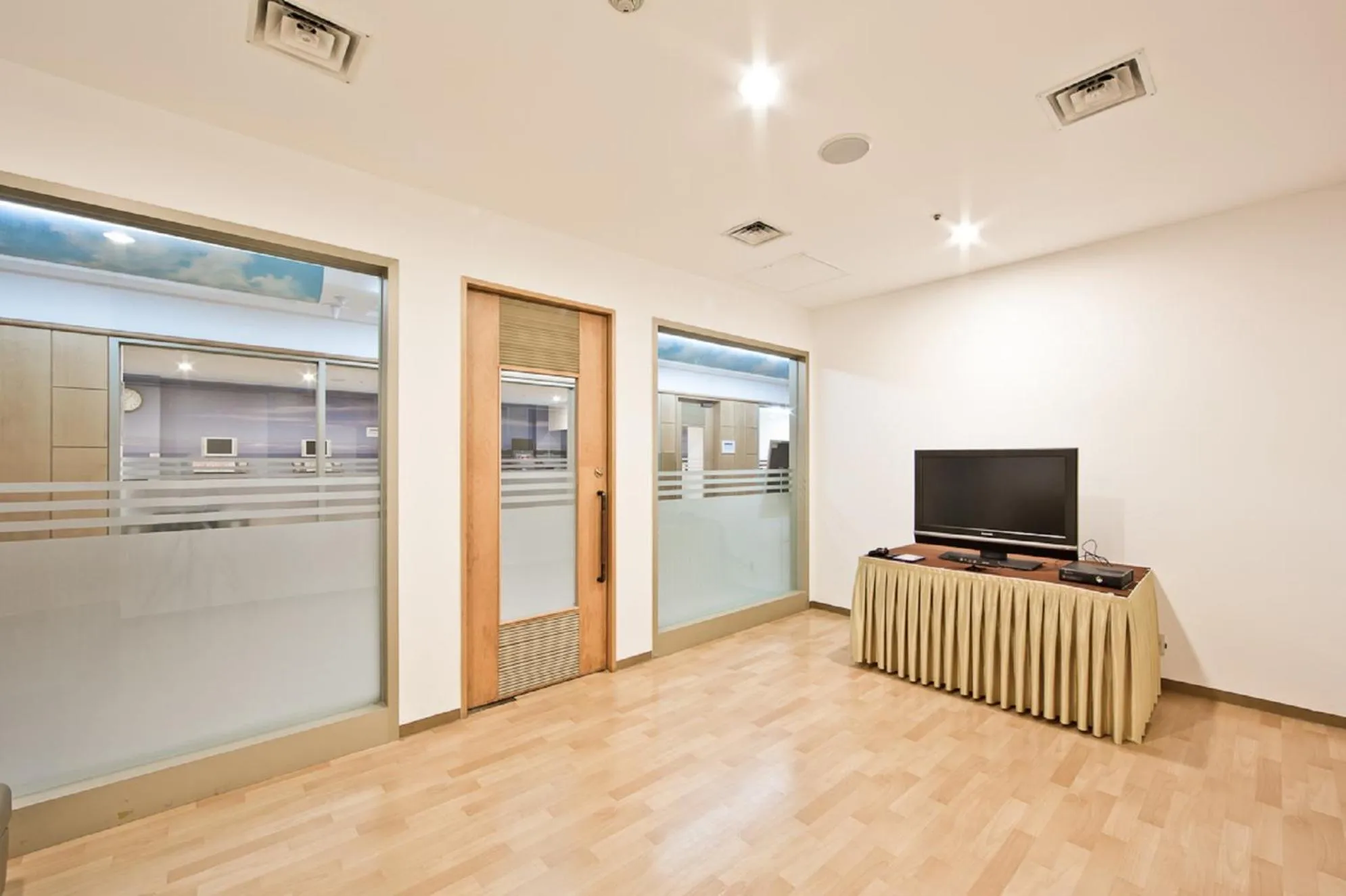 Game Room in Hotel Hyundai by Lahan Mokpo