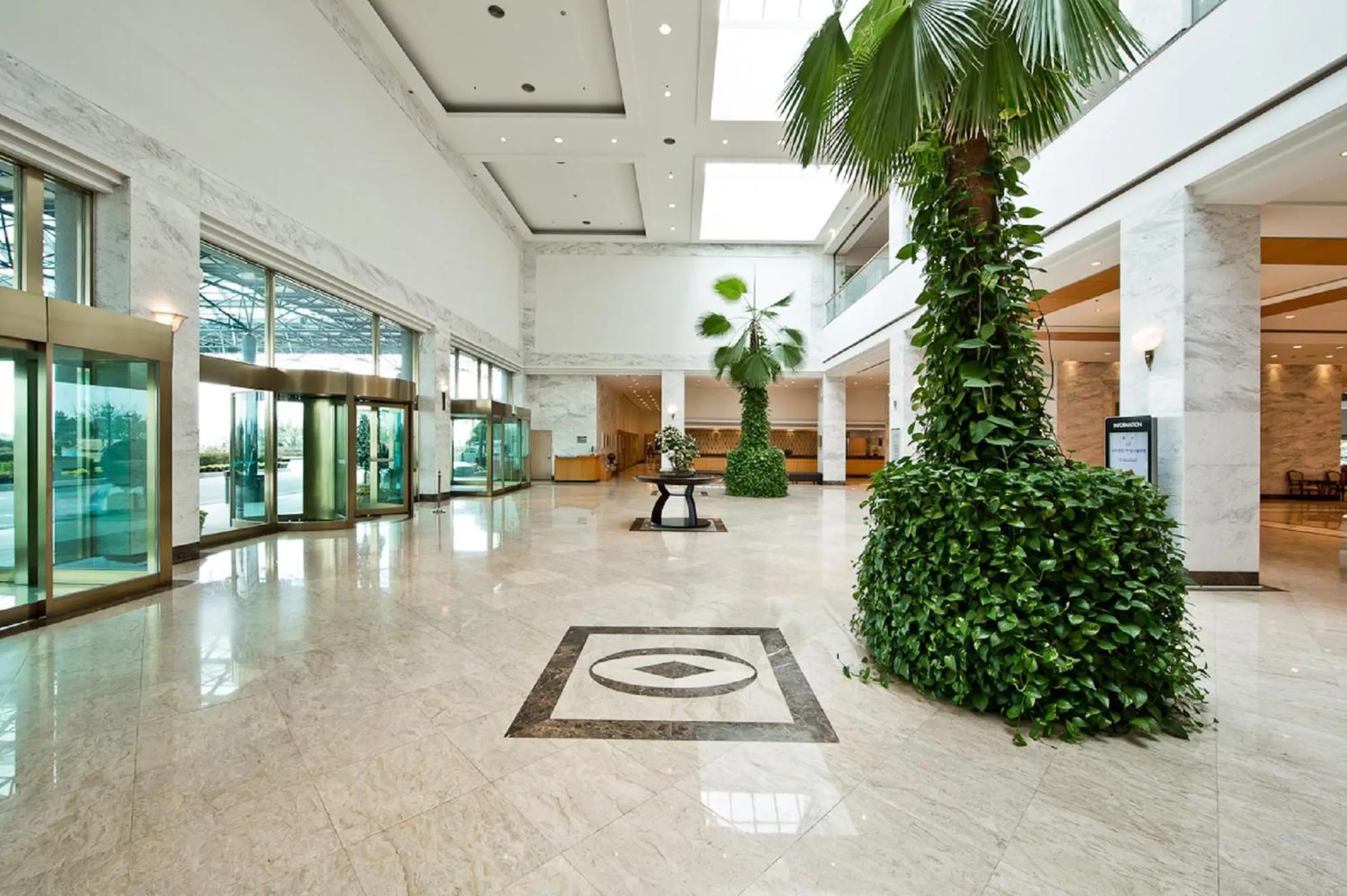 Lobby or reception in Hotel Hyundai by Lahan Mokpo