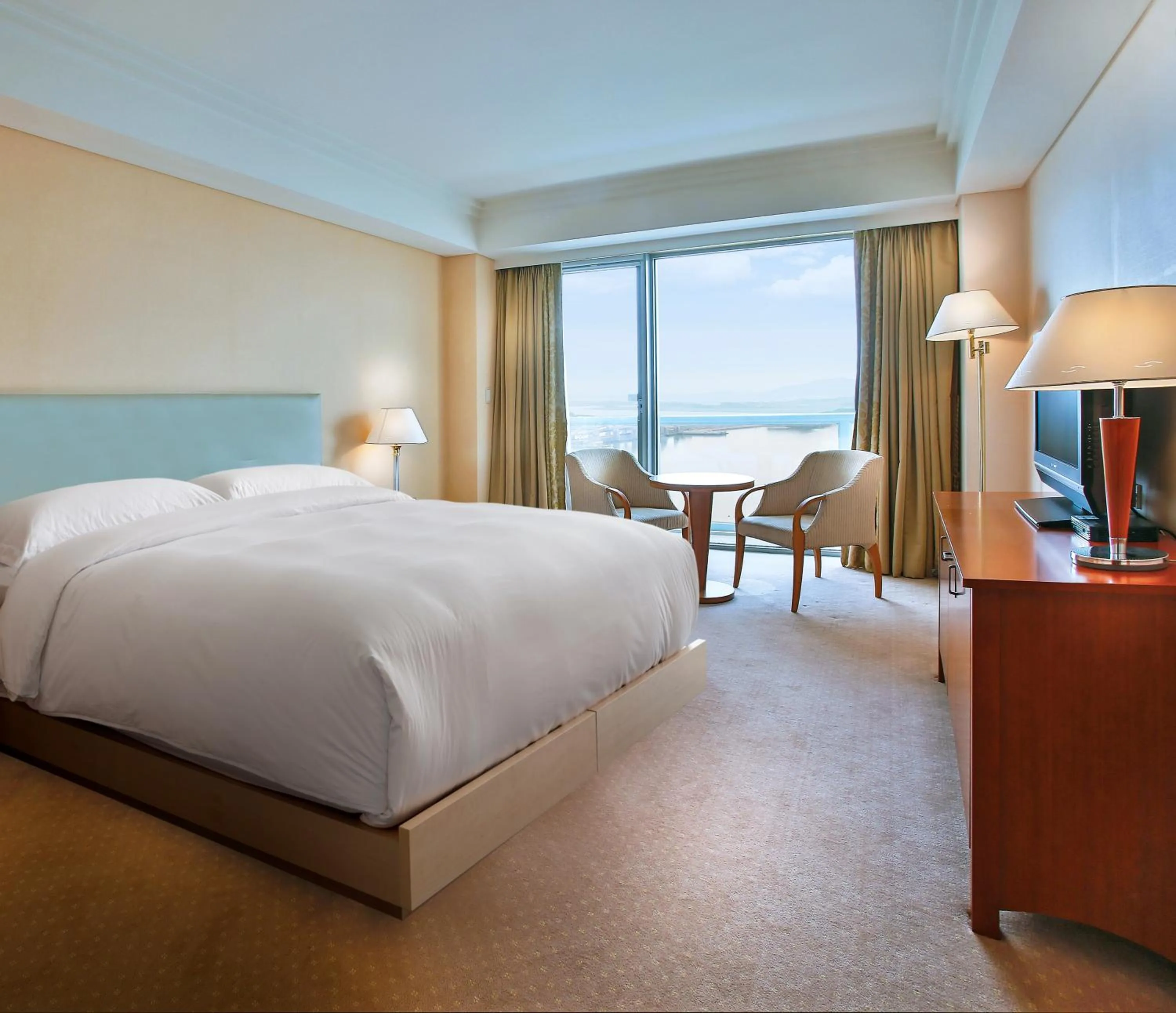 Bed in Hotel Hyundai by Lahan Mokpo