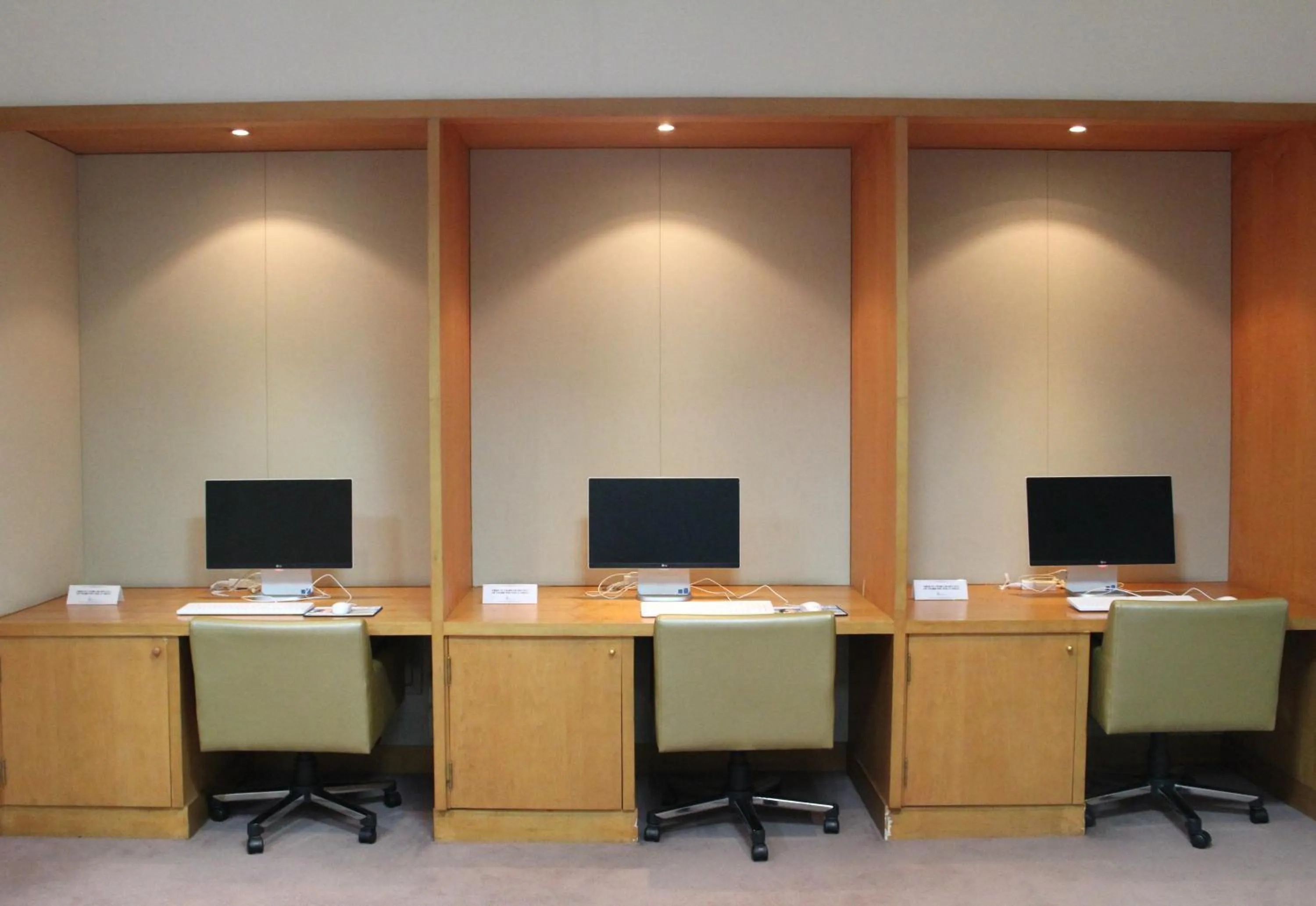 Business facilities in Hotel Hyundai by Lahan Mokpo