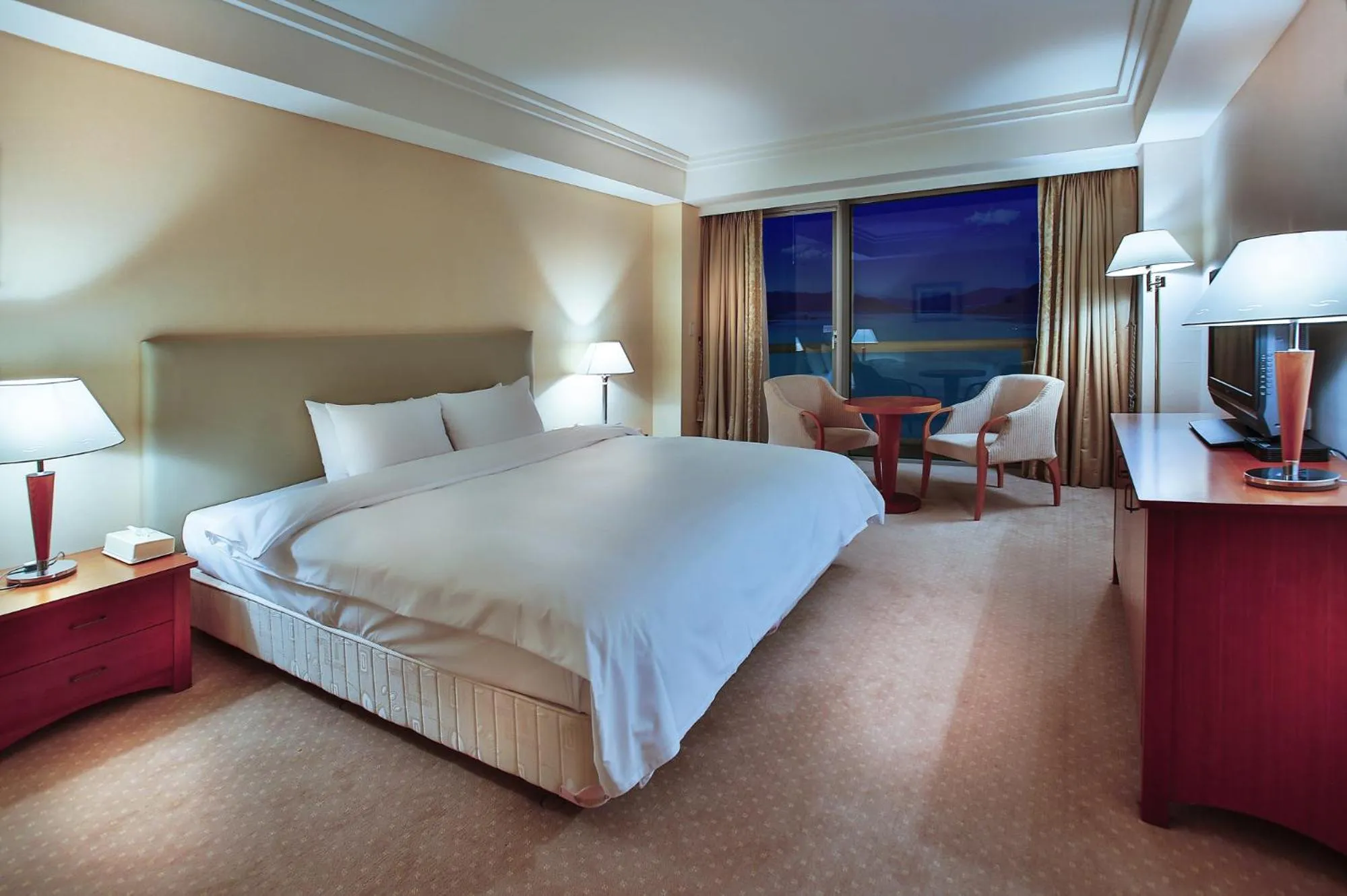 Photo of the whole room, Bed in Hotel Hyundai by Lahan Mokpo