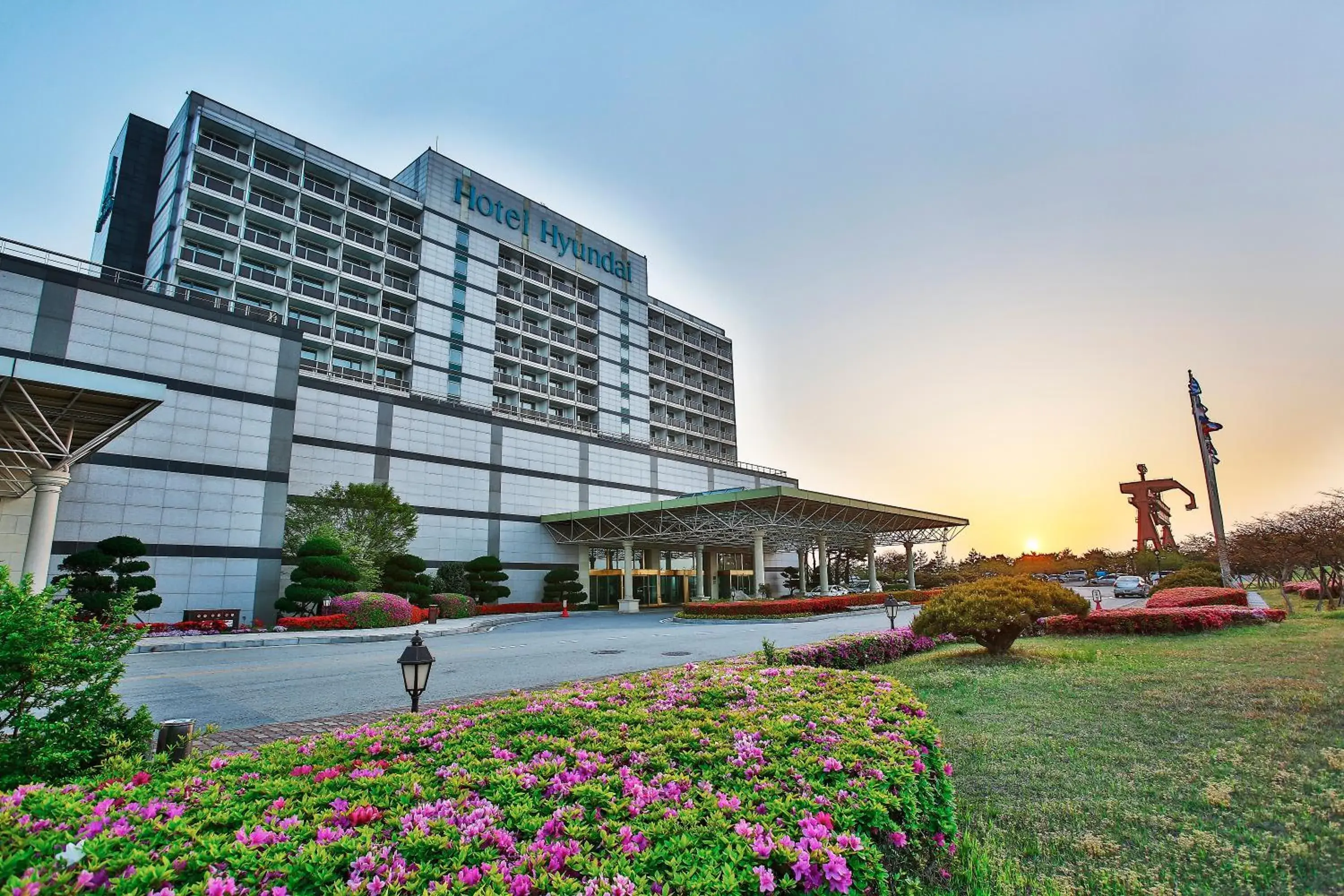 Facade/entrance in Hotel Hyundai by Lahan Mokpo Facade/entrance in Hotel Hyundai by Lahan Mokpo